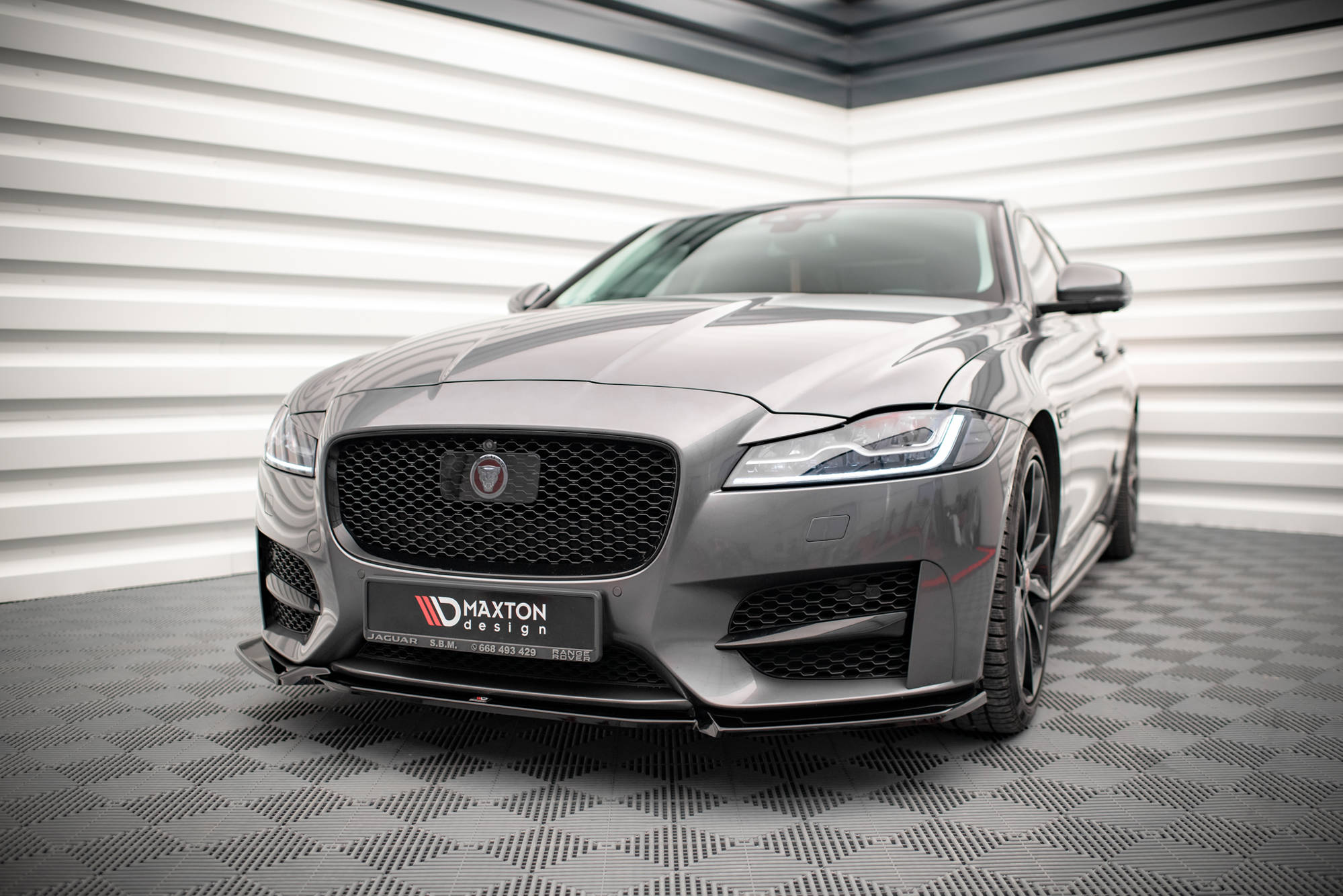 Frontspoiler Jaguar XF II (X260) R-Sport 2015 - 2020 | V.2 Glossy Black Edition – bilde 4