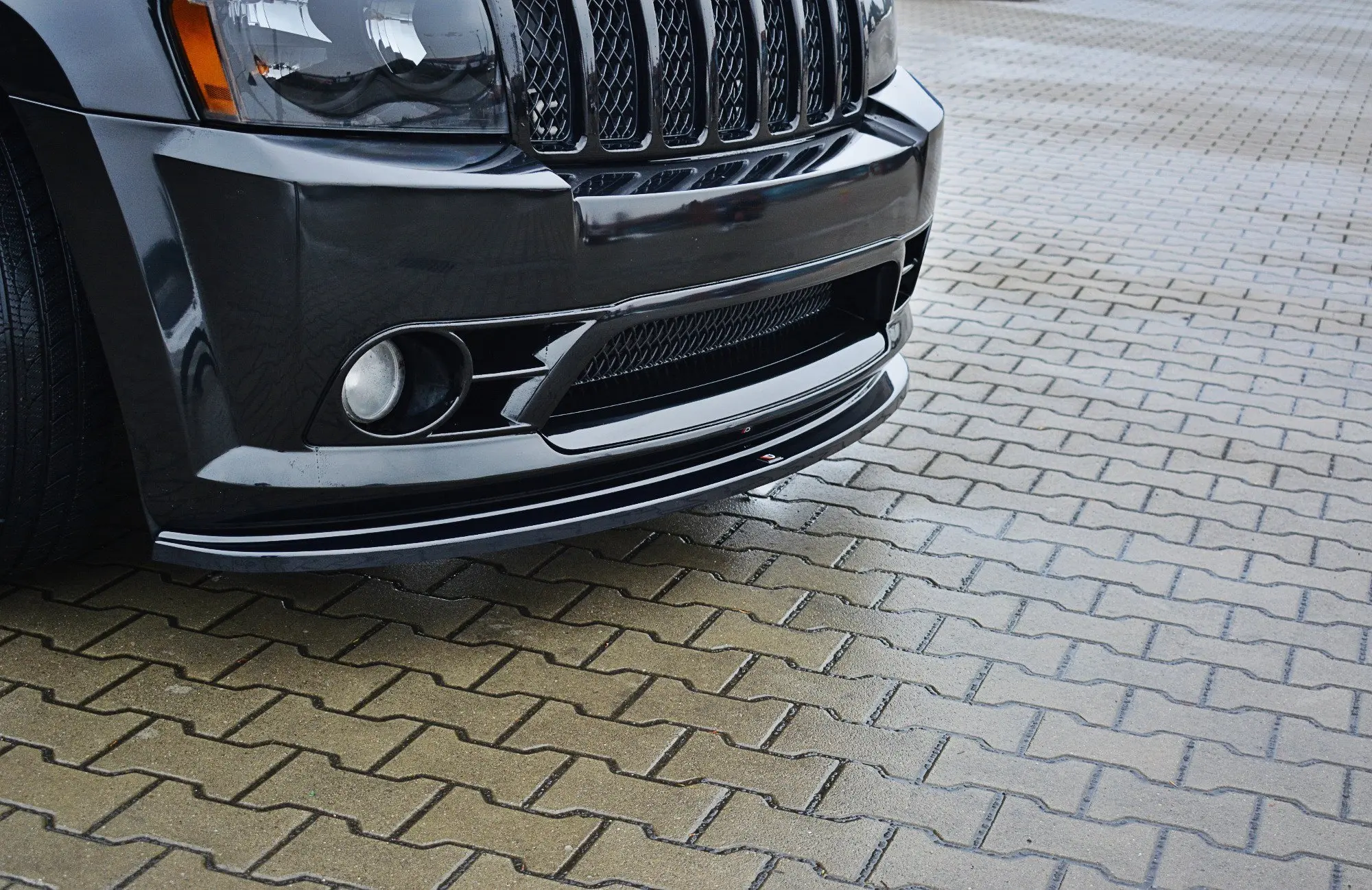 Frontspoiler Jeep Grand Cherokee III (WK) SRT-8 2005-2010 | V.1 Glossy Black Edition – bilde 4