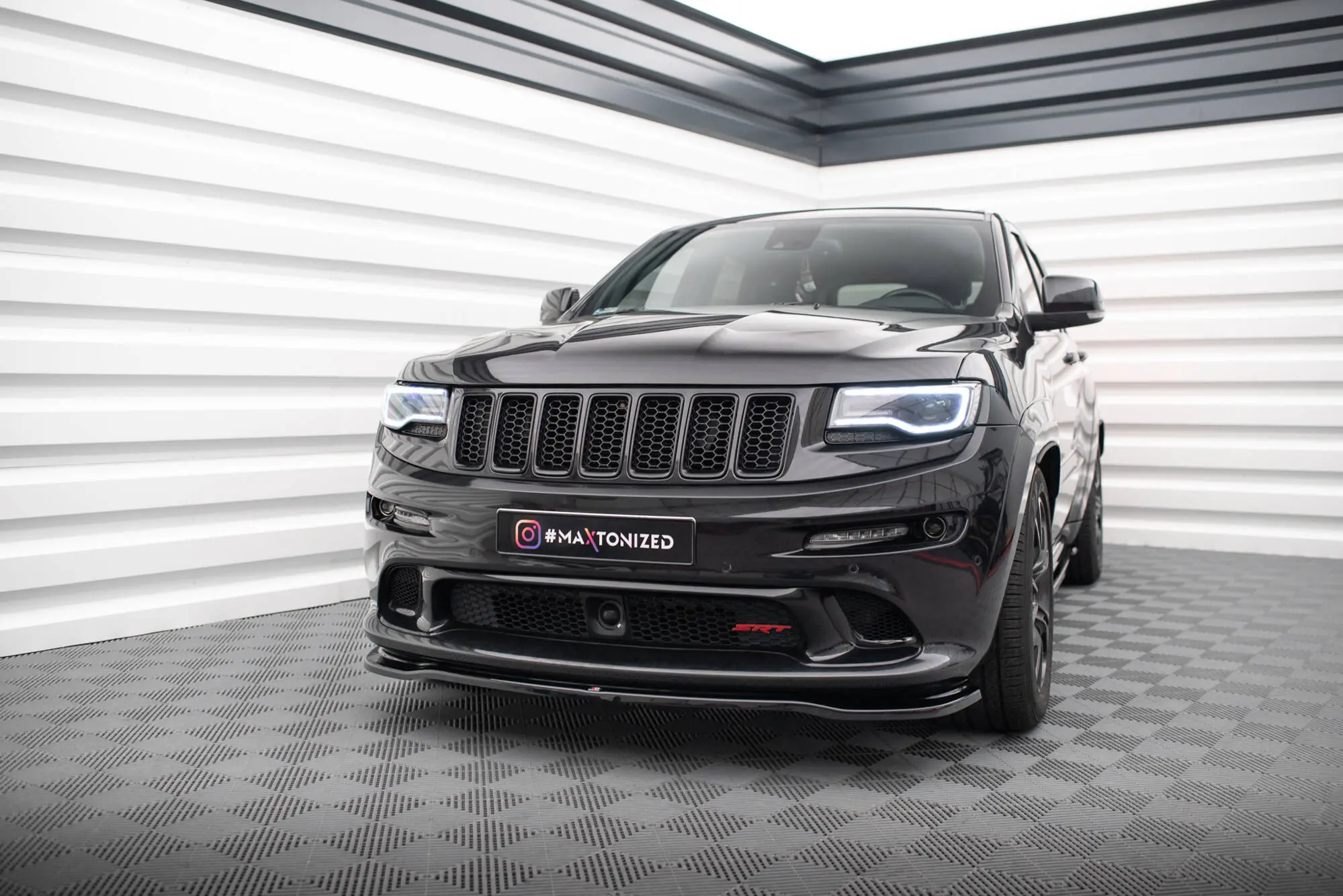 Frontspoiler Jeep Grand Cherokee SRT WK2 facelift 2013 - 2017 | Glossy Black Edition – bilde 4