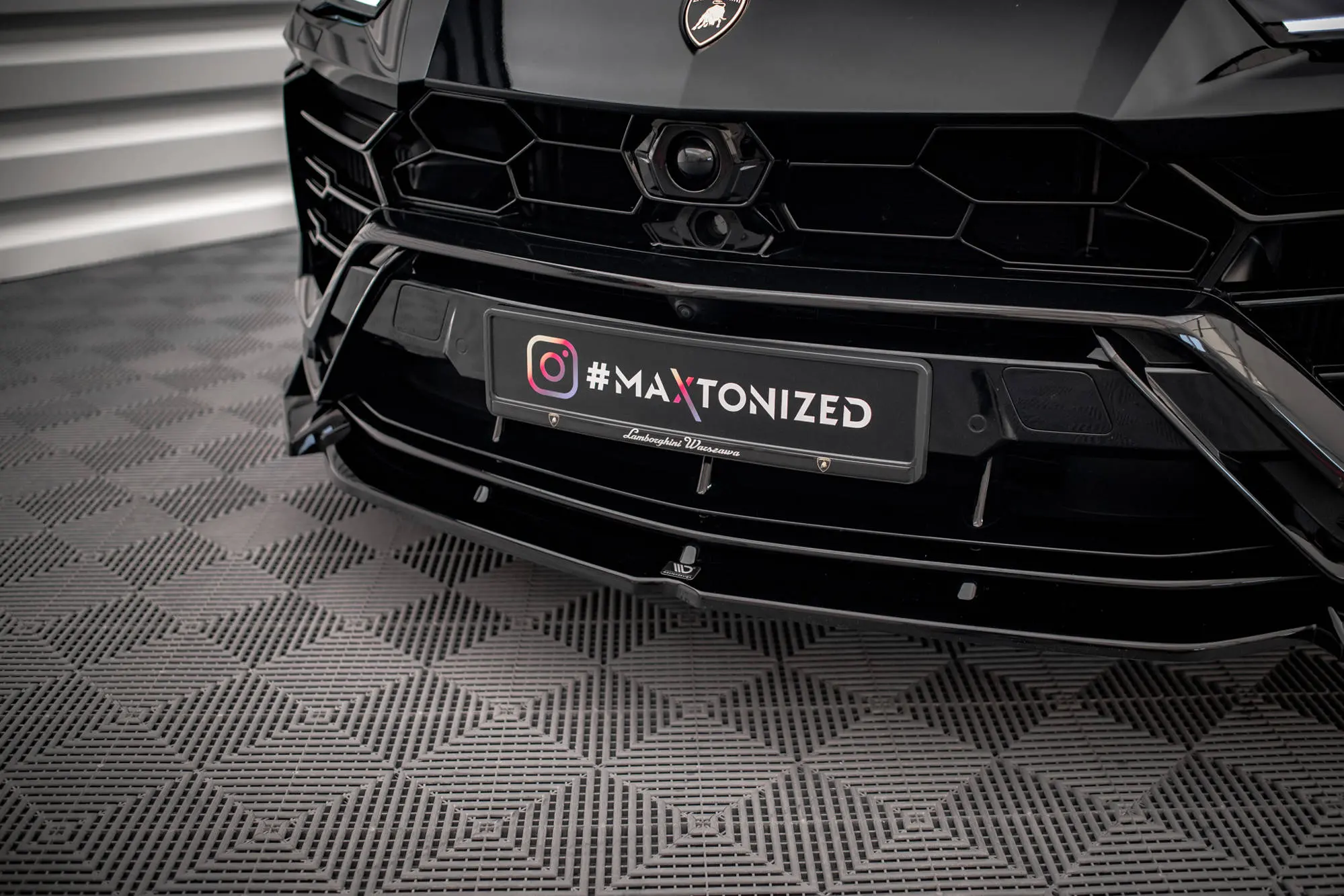 Frontspoiler Lamborghini Urus 2018-> | V.1 Glossy Black Edition – bilde 2