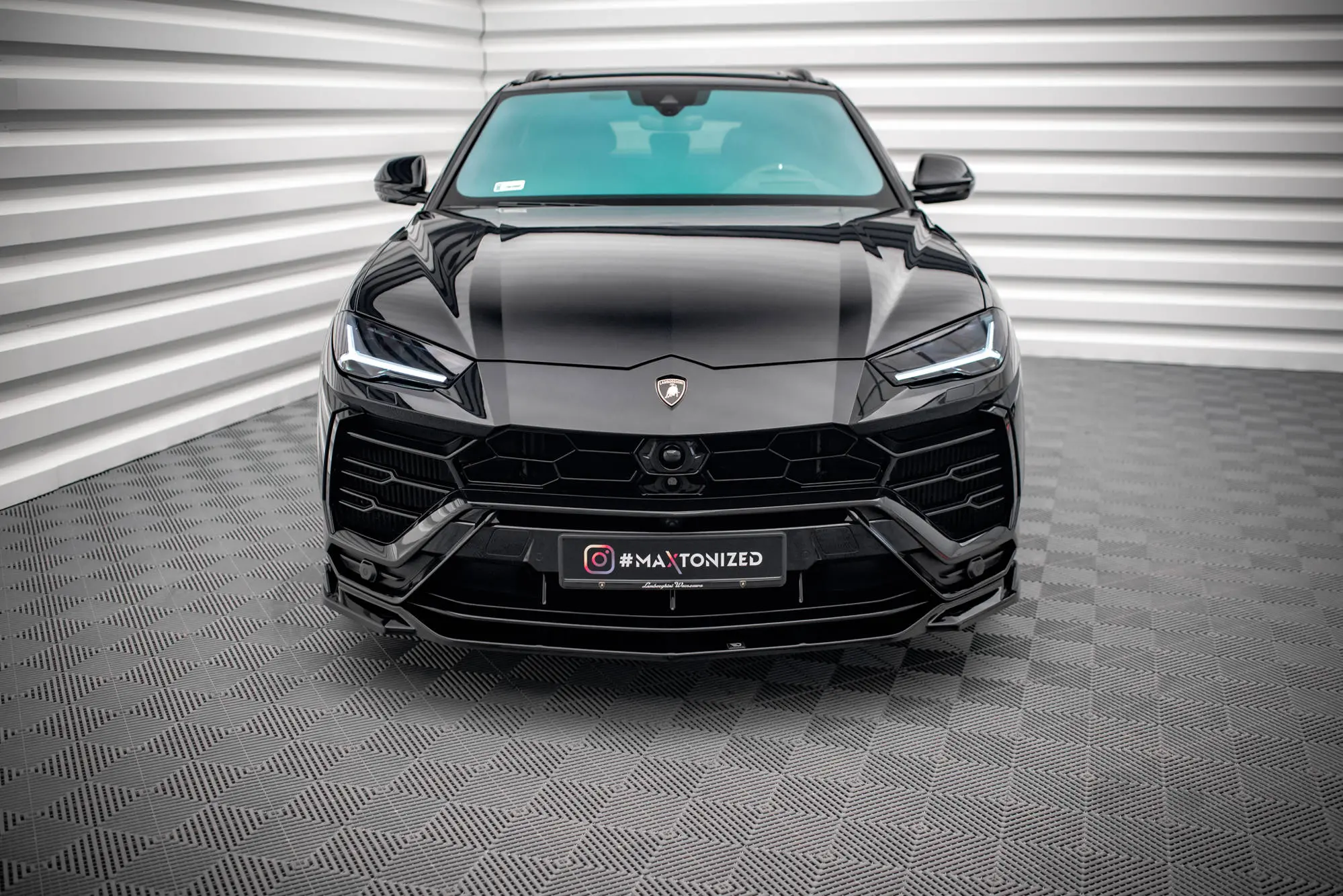 Frontspoiler Lamborghini Urus 2018-> | V.3 Glossy Black Edition – bilde 3