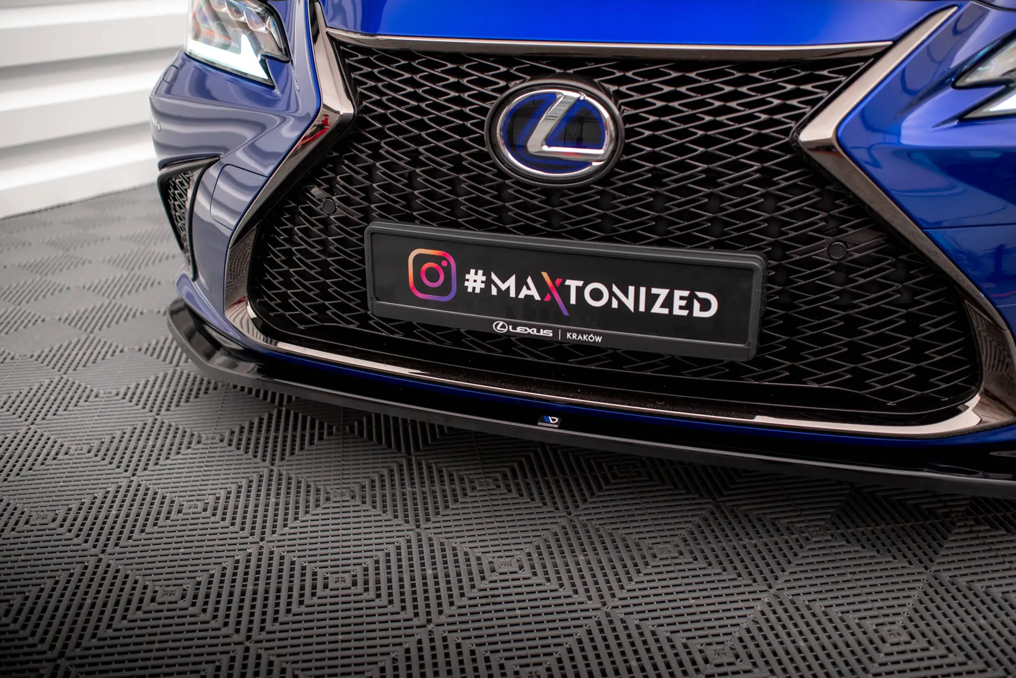 Frontspoiler Lexus ES VII F Sport 2018-> | V.1 Glossy Black Edition