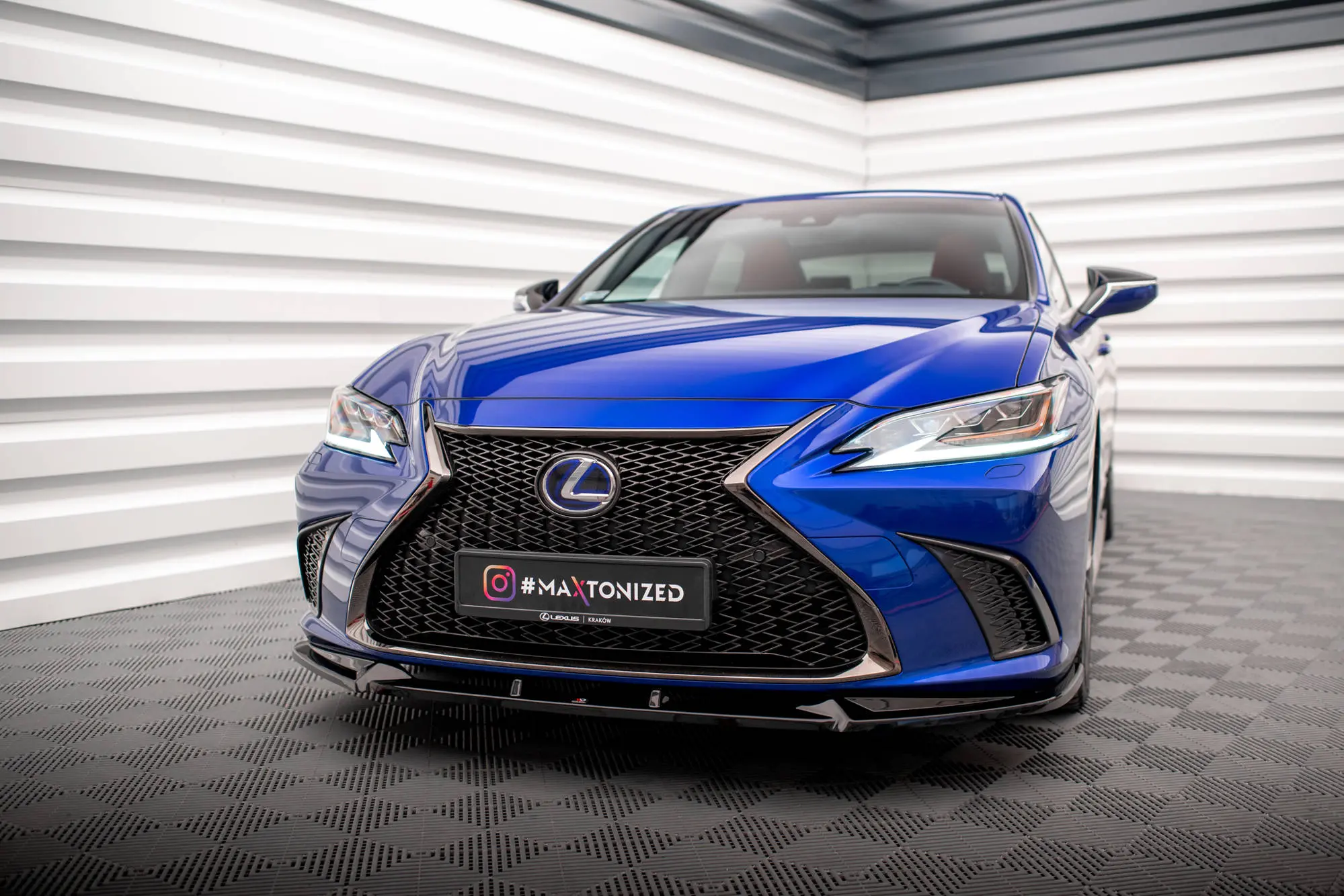 Frontspoiler Lexus ES VII F Sport 2018-> | V.2 Glossy Black Edition – bilde 4