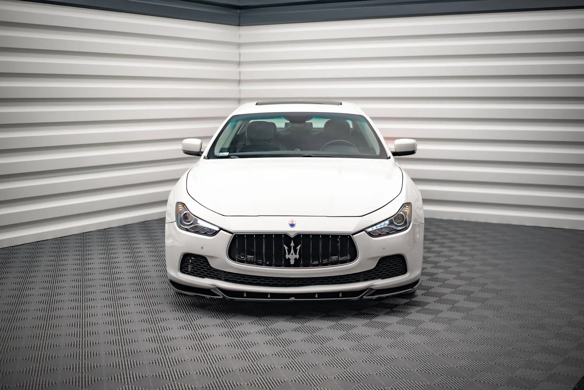 Frontspoiler Maserati Ghibli III 2013-2017 | V.1 Glossy Black Edition – bilde 3