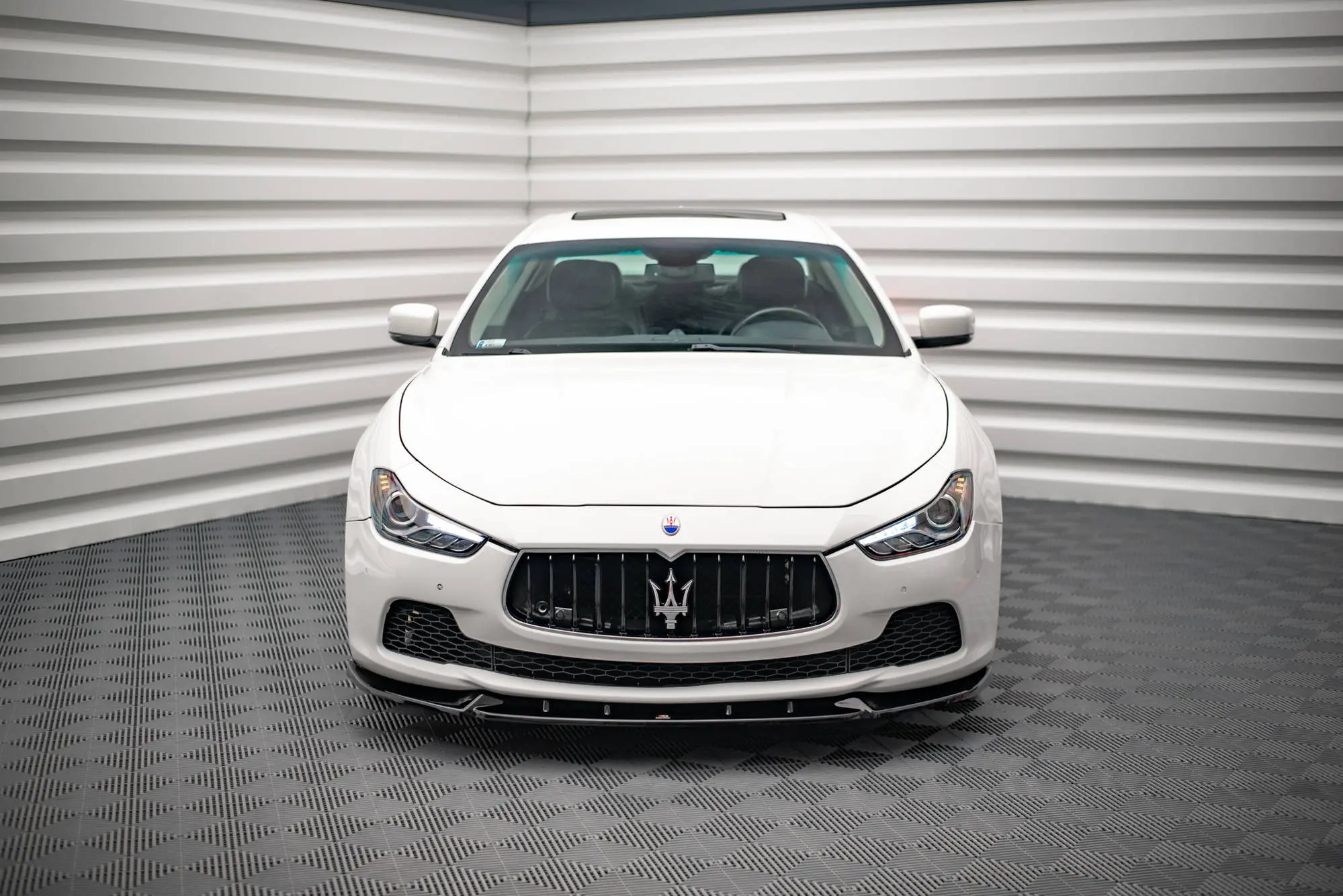 Frontspoiler Maserati Ghibli III 2013-2017 | V.2 Glossy Black Edition – bilde 3