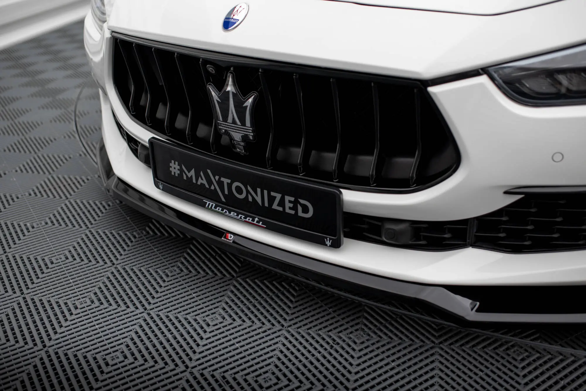 Frontspoiler Maserati Ghibli mk3 facelift 2017 - 2020 | V.1 Glossy Black Edition