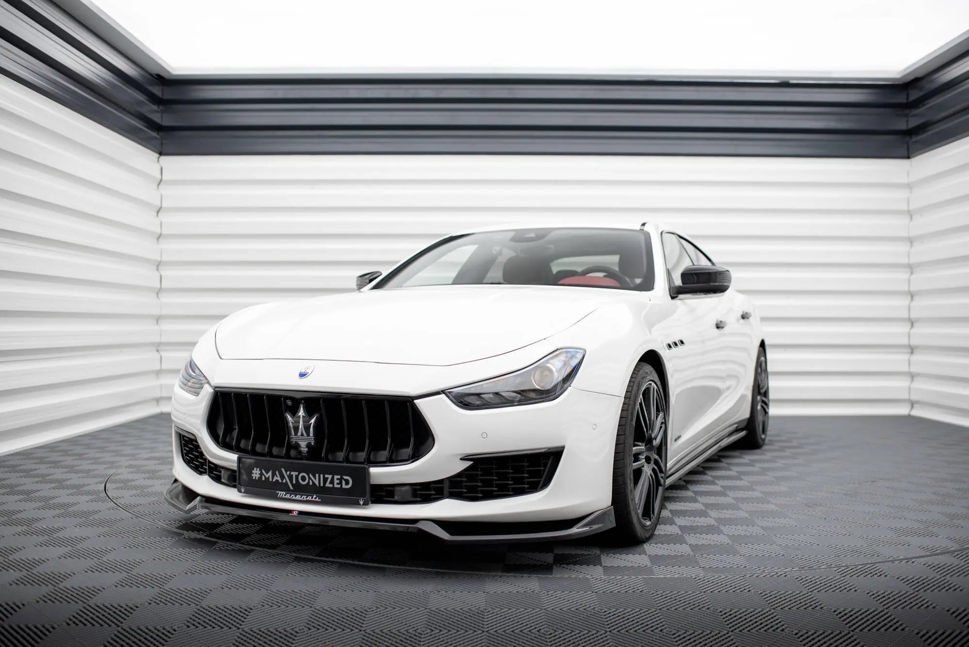 Frontspoiler Maserati Ghibli mk3 facelift 2017 - 2020 | V.1 Glossy Black Edition – bilde 4