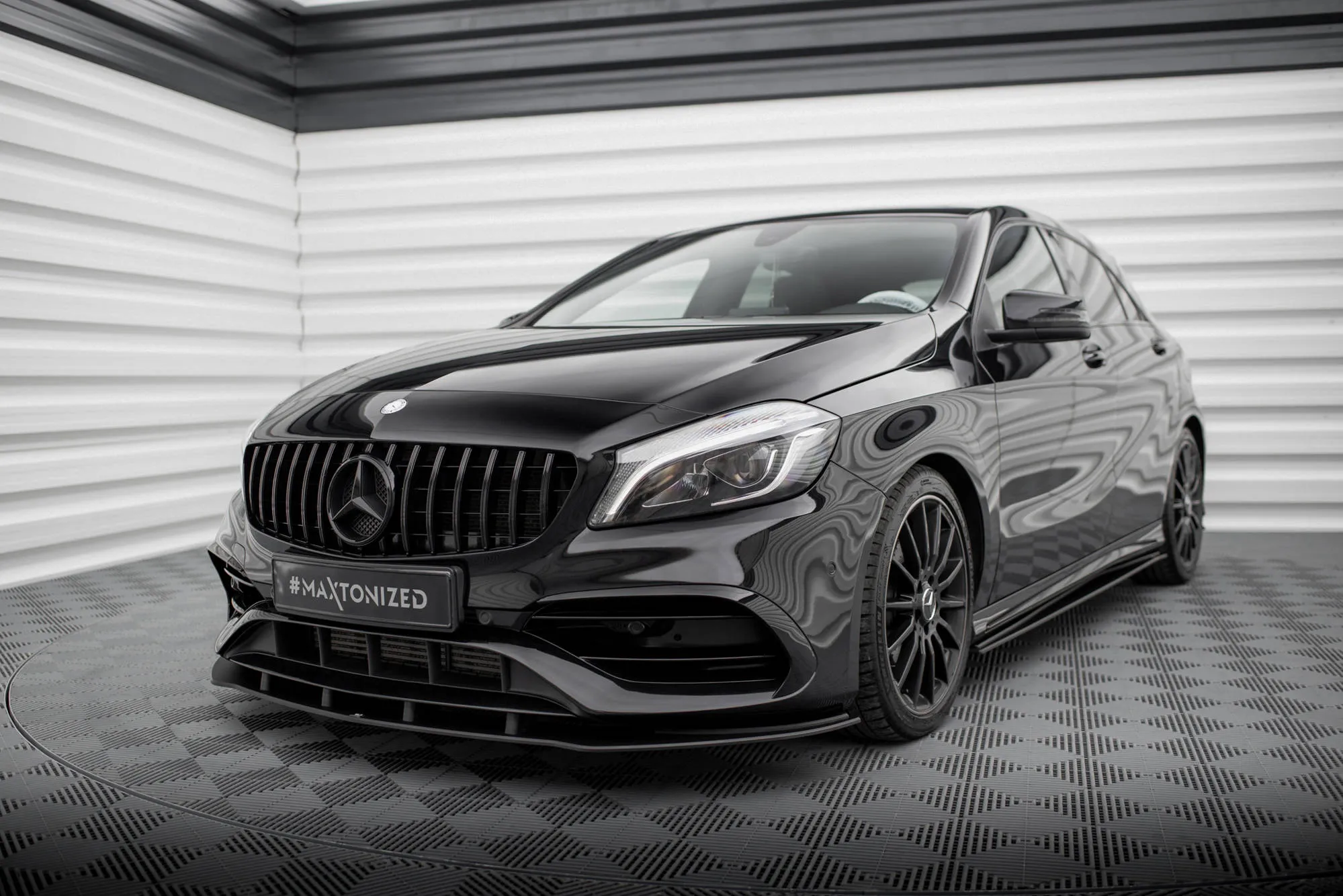 Frontspoiler Mercedes-Benz A (W176) AMG-Line facelift 2015 -2018 | Street Pro Black Edition