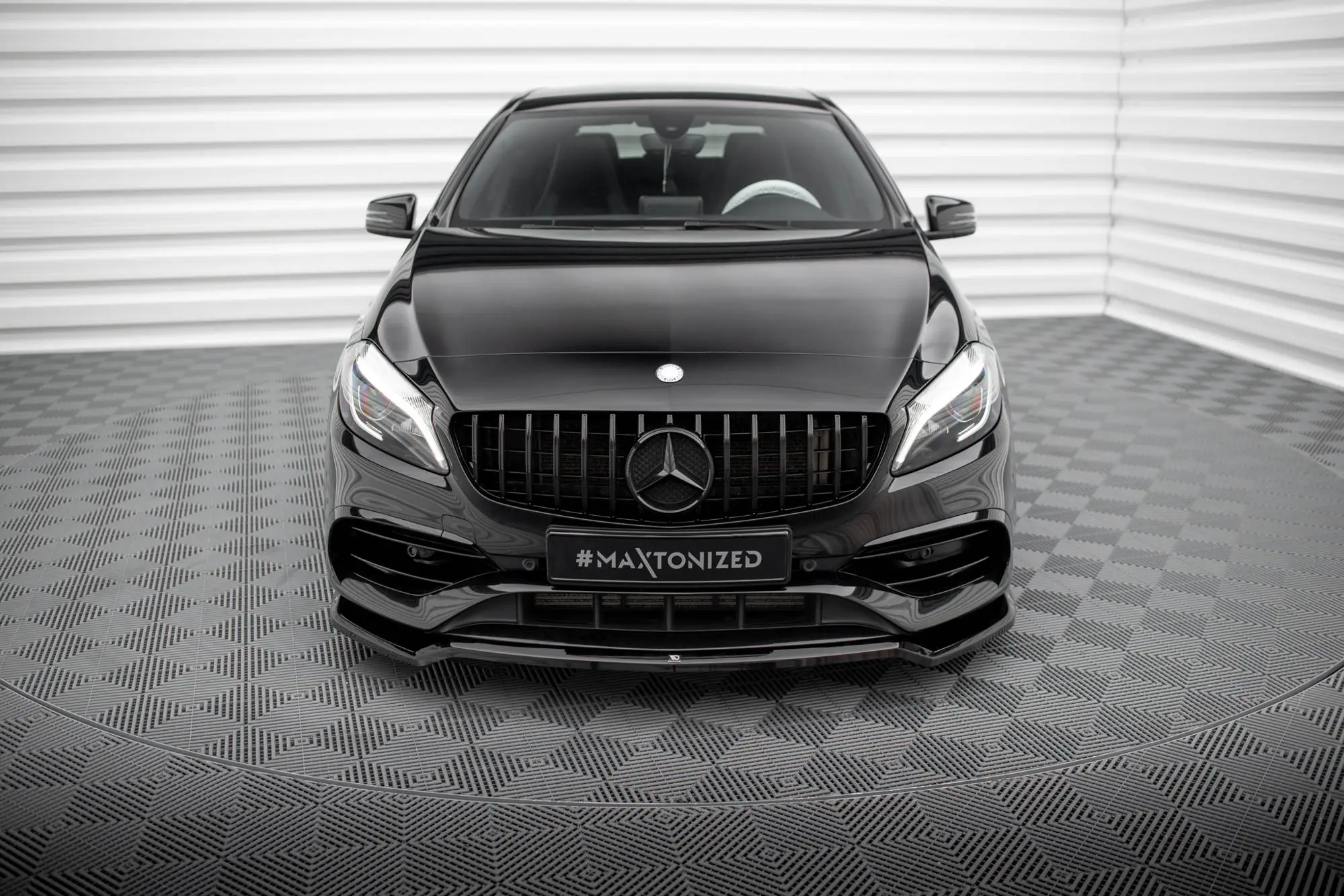 Frontspoiler Mercedes-Benz A (W176) AMG-Line facelift 2015 - 2018  | V.1 Glossy Black Edition