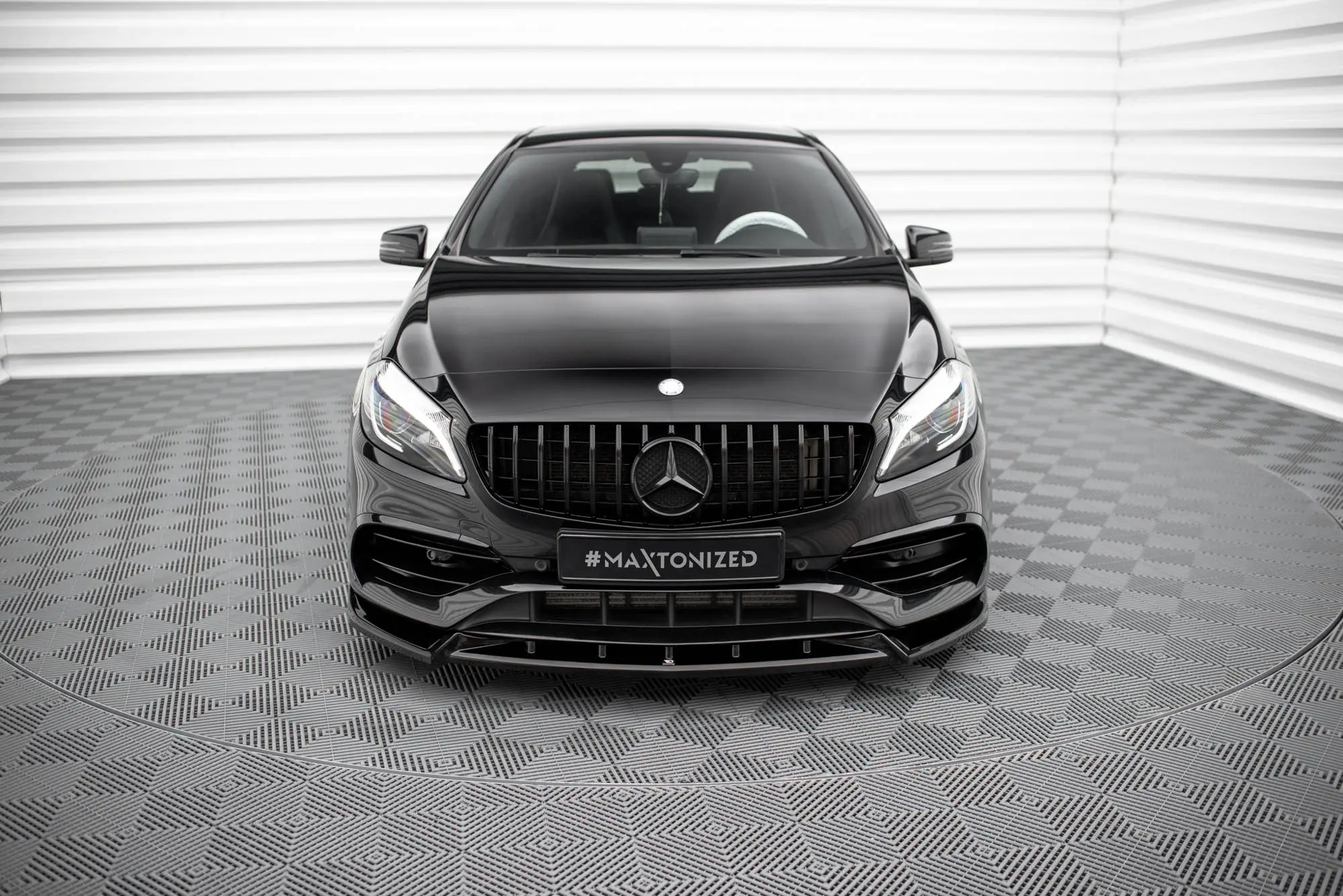 Frontspoiler Mercedes-Benz A (W176) AMG-Line facelift 2015 - 2018  | V.2 Glossy Black Edition – bilde 4