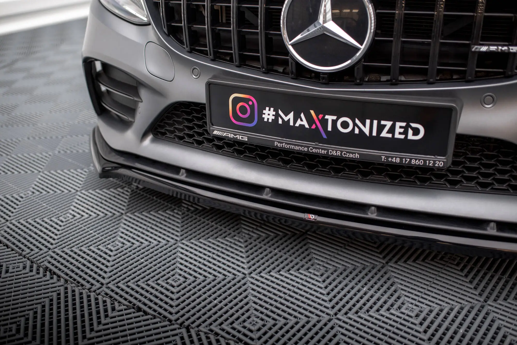 Frontspoiler Mercedes-Benz C43 AMG Coupe (C205) facelift 2018 - 2022 / Mercedes-Benz C43 AMG (W205) facelift 2018 - 2021 | V.1 Glossy Black Edition – bilde 3