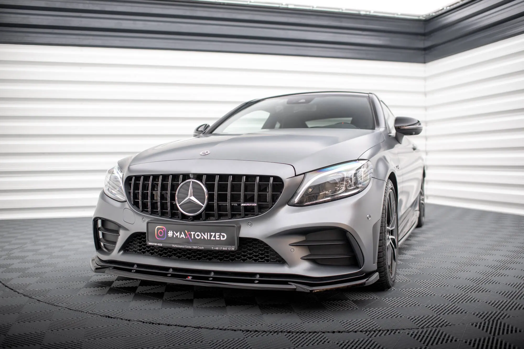 Frontspoiler Mercedes-Benz C43 AMG Coupe (C205) facelift 2018 - 2022 / Mercedes-Benz C43 AMG (W205) facelift 2018 - 2021 | V.2 Glossy Black Edition – bilde 2