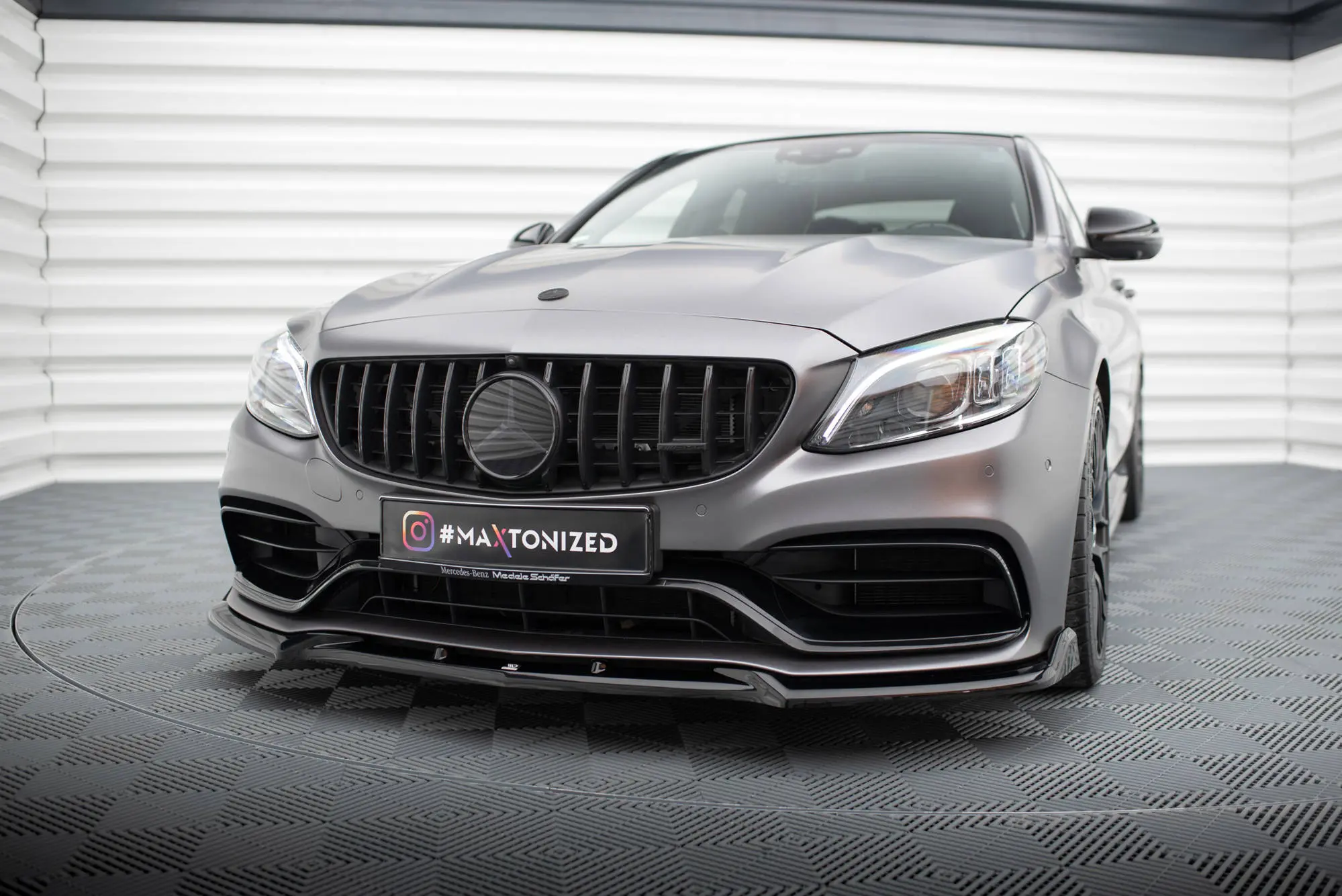 Frontspoiler Mercedes-Benz C63 AMG (W205 / S205) facelift 2018 - 2021 | V.1 Glossy Black Edition – bilde 4