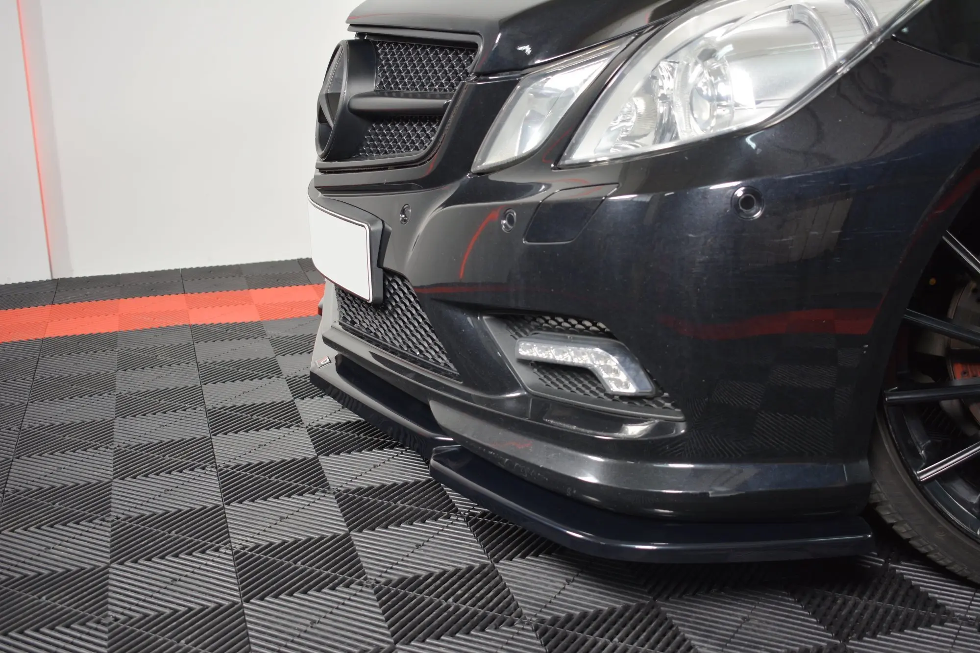 Frontspoiler Mercedes-Benz E Coupe (C207) AMG-Line 2009 - 2013 | Glossy Black Edition – bilde 2