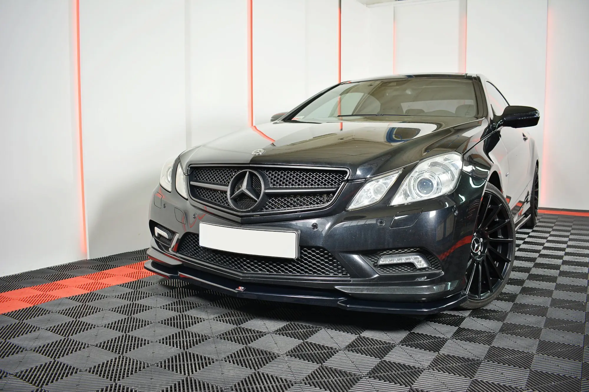 Frontspoiler Mercedes-Benz E Coupe (C207) AMG-Line 2009 - 2013 | Glossy Black Edition – bilde 3