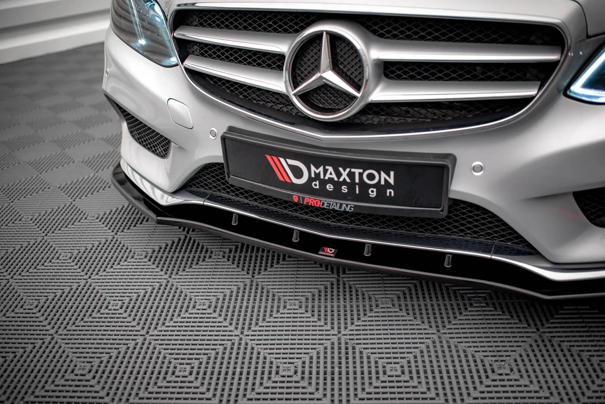 Frontspoiler Mercedes-Benz E (W212) AMG-Line Facelift 2012-2016 | V.1 Glossy Black Edition – bilde 3