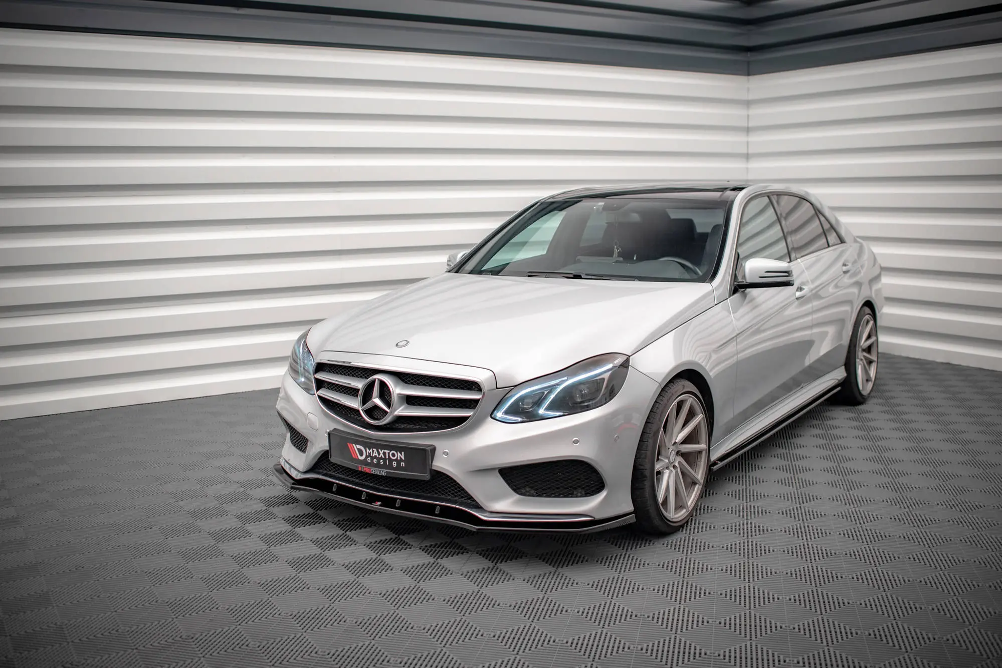 Frontspoiler Mercedes-Benz E (W212) AMG-Line Facelift 2012-2016 | V.1 Glossy Black Edition – bilde 4