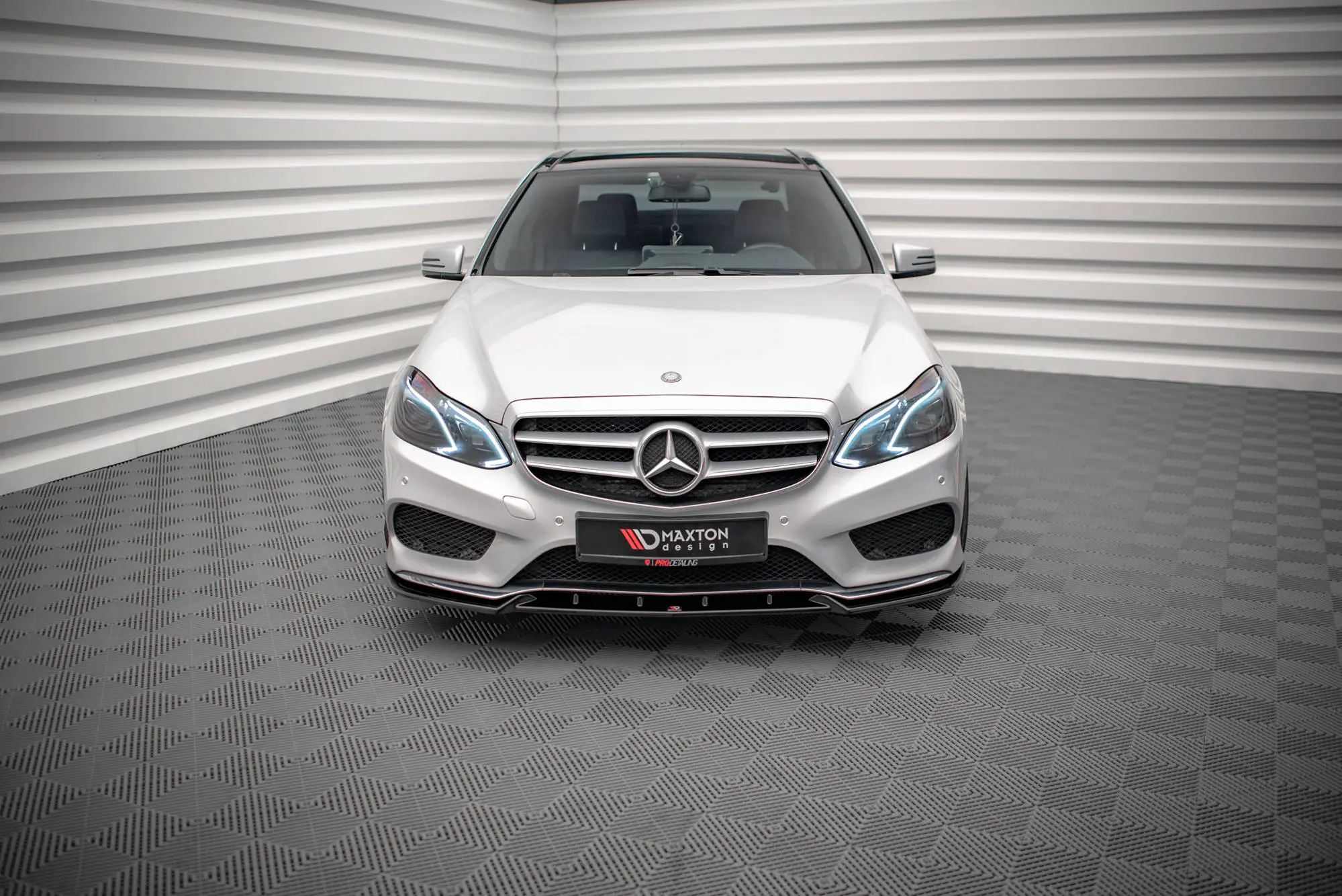 Frontspoiler Mercedes-Benz E (W212) AMG-Line Facelift 2012-2016 | V.2 Glossy Black Edition – bilde 3