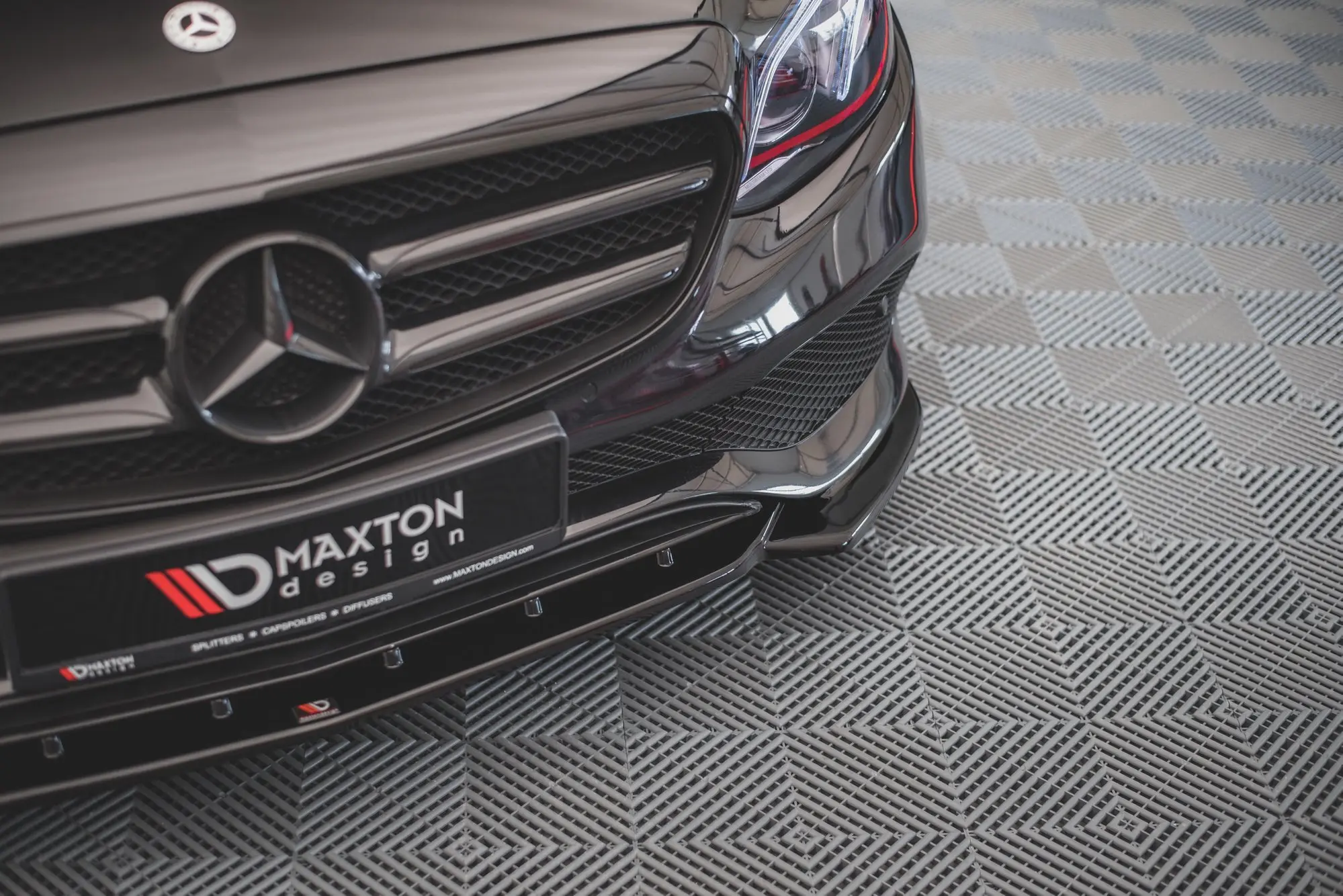 Frontspoiler Mercedes-Benz E (W213 / S213) 2016-2020 | Glossy Black Edition – bilde 4