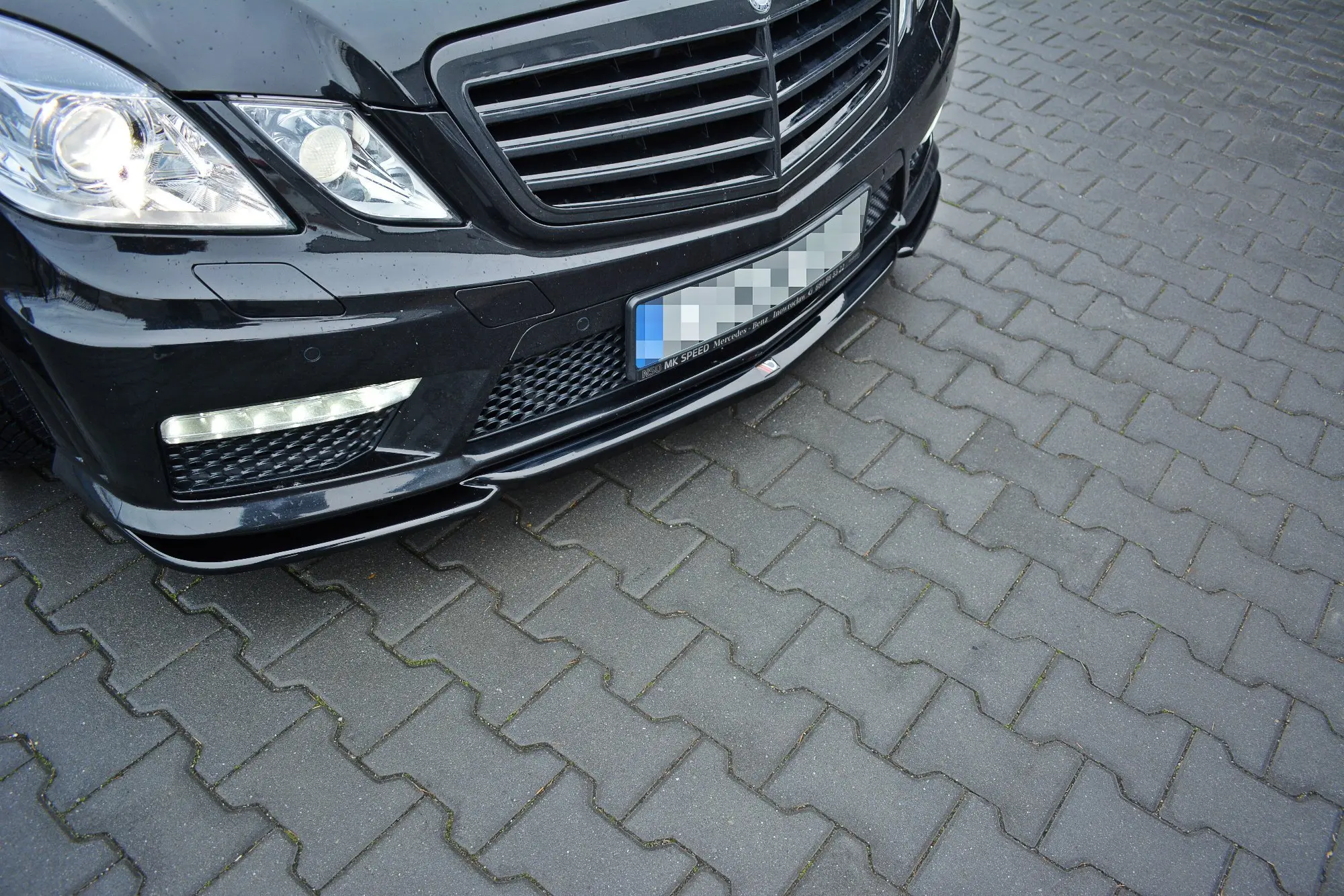 Frontspoiler Mercedes-Benz E63 AMG (W212 / S212) 2009 - 2012 | V.1 Glossy Black Edition – bilde 2