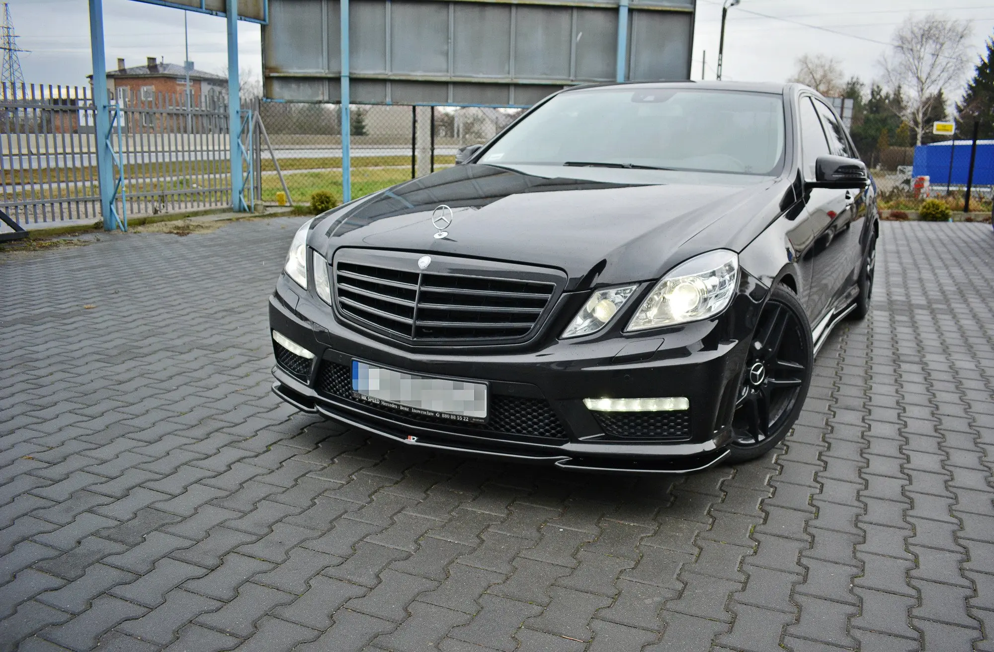 Frontspoiler Mercedes-Benz E63 AMG (W212 / S212) 2009 - 2012 | V.1 Glossy Black Edition – bilde 6
