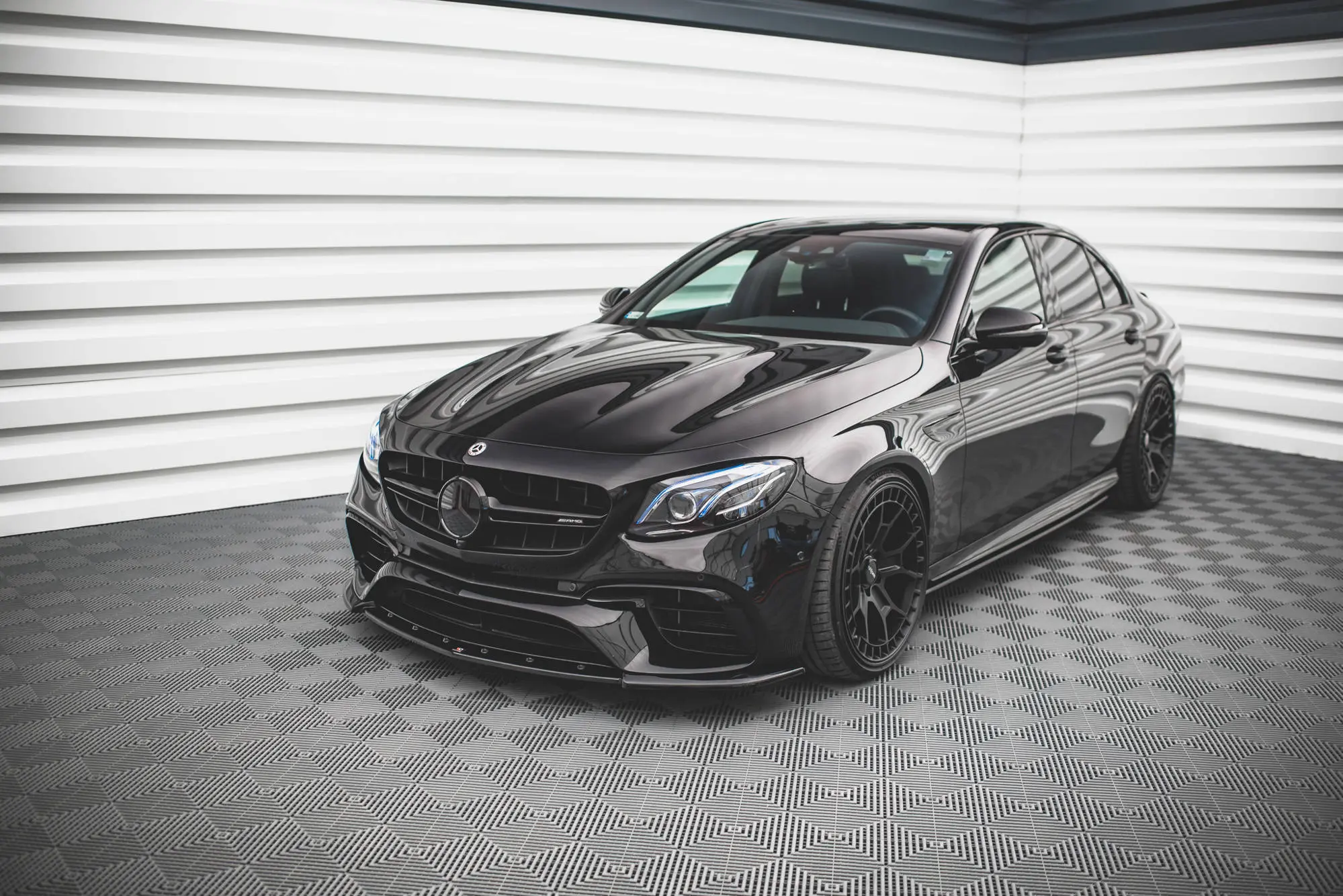 Frontspoiler Mercedes-Benz E63 AMG (W213 / S213) 2016-2020 | V.3 Glossy Black Edition – bilde 2