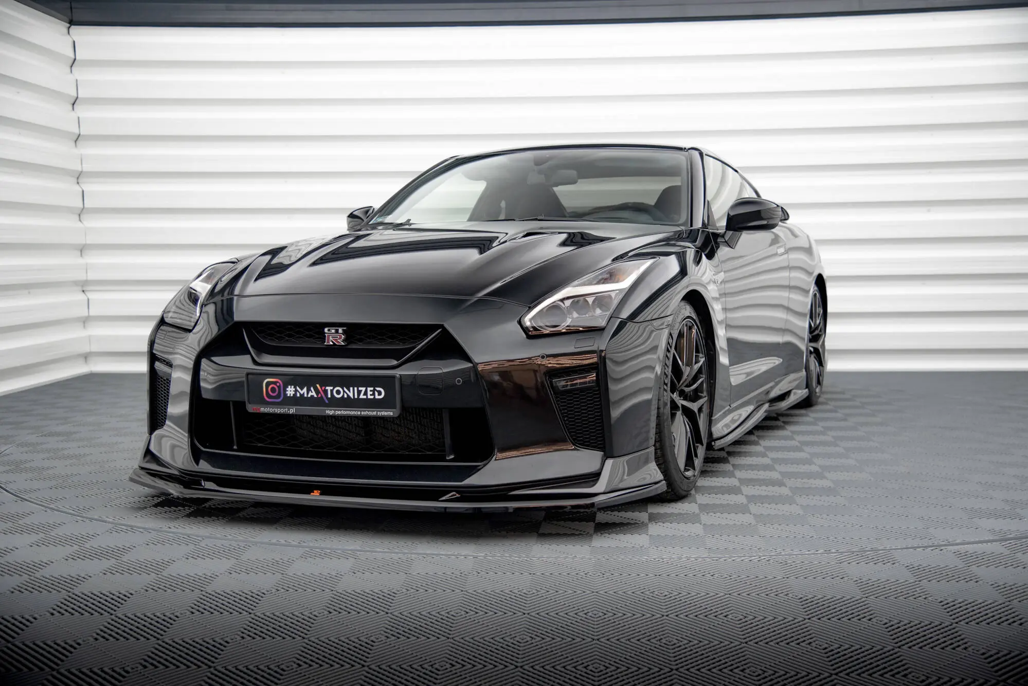 Frontspoiler Nissan GTR R35 facelift 2016 - 2022 | V.1 Glossy Black Edition Image 1