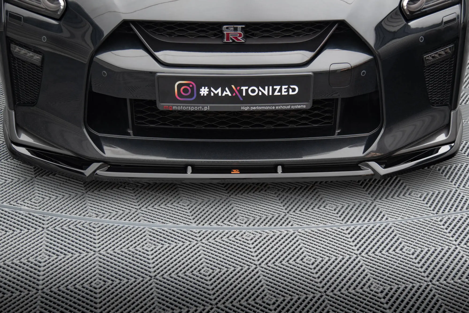 Frontspoiler Nissan GTR R35 facelift 2016 - 2022 | V.2 Glossy Black Edition