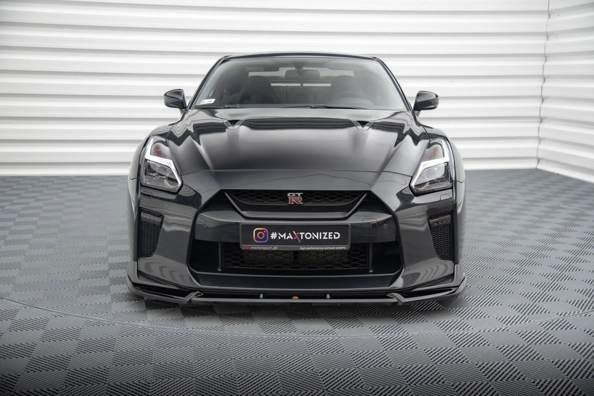 Frontspoiler Nissan GTR R35 facelift 2016 - 2022 | V.2 Glossy Black Edition – bilde 3