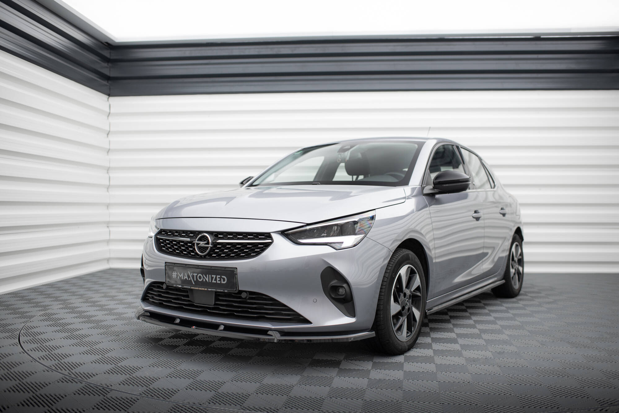 Frontspoiler Opel Corsa F / Corsa-e 2019 -> | V.1 Glossy Black Edition – bilde 3