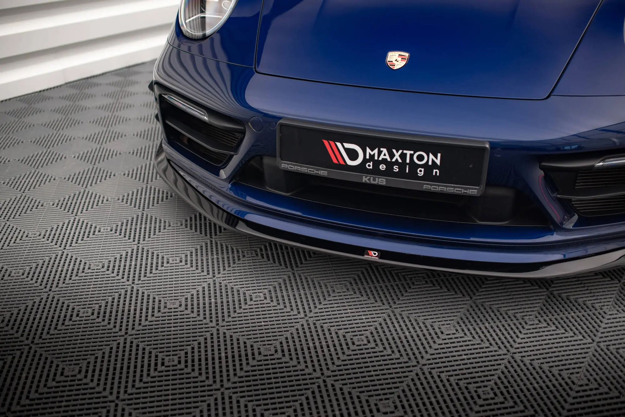 Frontspoiler Porsche 911 (992) Carrera Aero / Carrera S Aero 2019-> | V.2 Glossy Black Edition