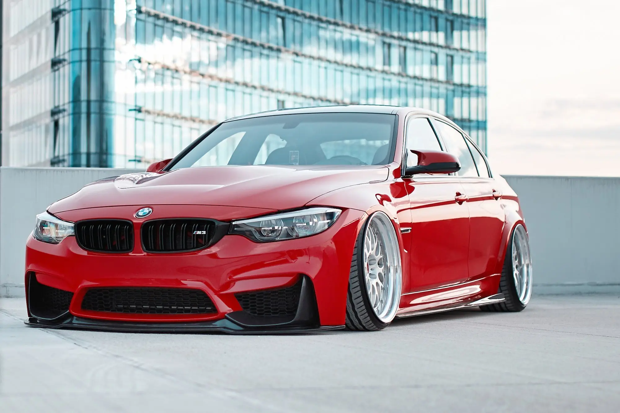 Frontspoiler + rammer for sideluftinntak BMW M3 (F80) 2014 -2018  | Glossy Black Edition – bilde 3