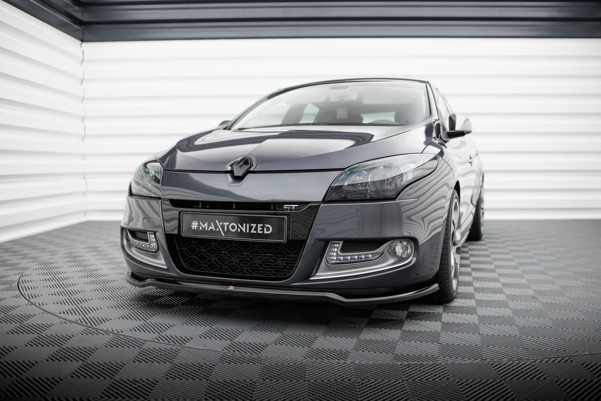 Frontspoiler Renault Megane GT mk3 facelift 2012 - 2013 | V.1 Glossy Black Edition – bilde 4