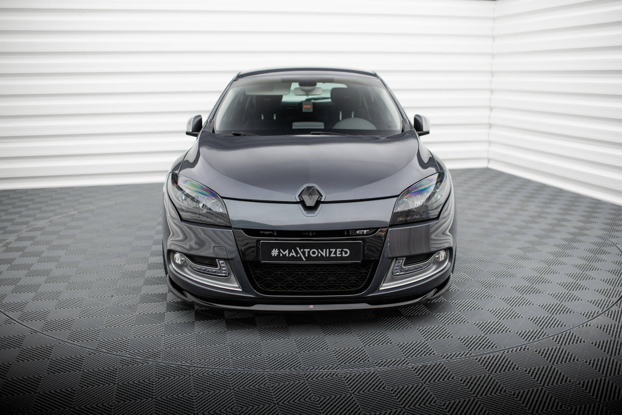 Frontspoiler Renault Megane GT mk3 facelift 2012 - 2013 | V.2 Glossy Black Edition – bilde 4
