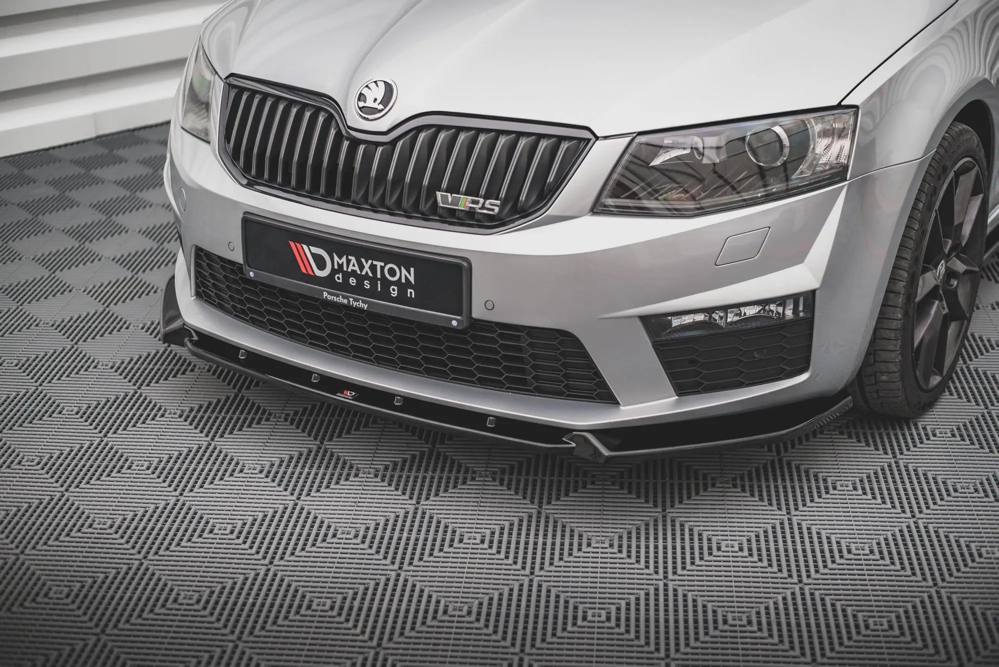 Frontspoiler Skoda Octavia III RS 2013-2016 | V.3 Glossy Black Edition – bilde 2