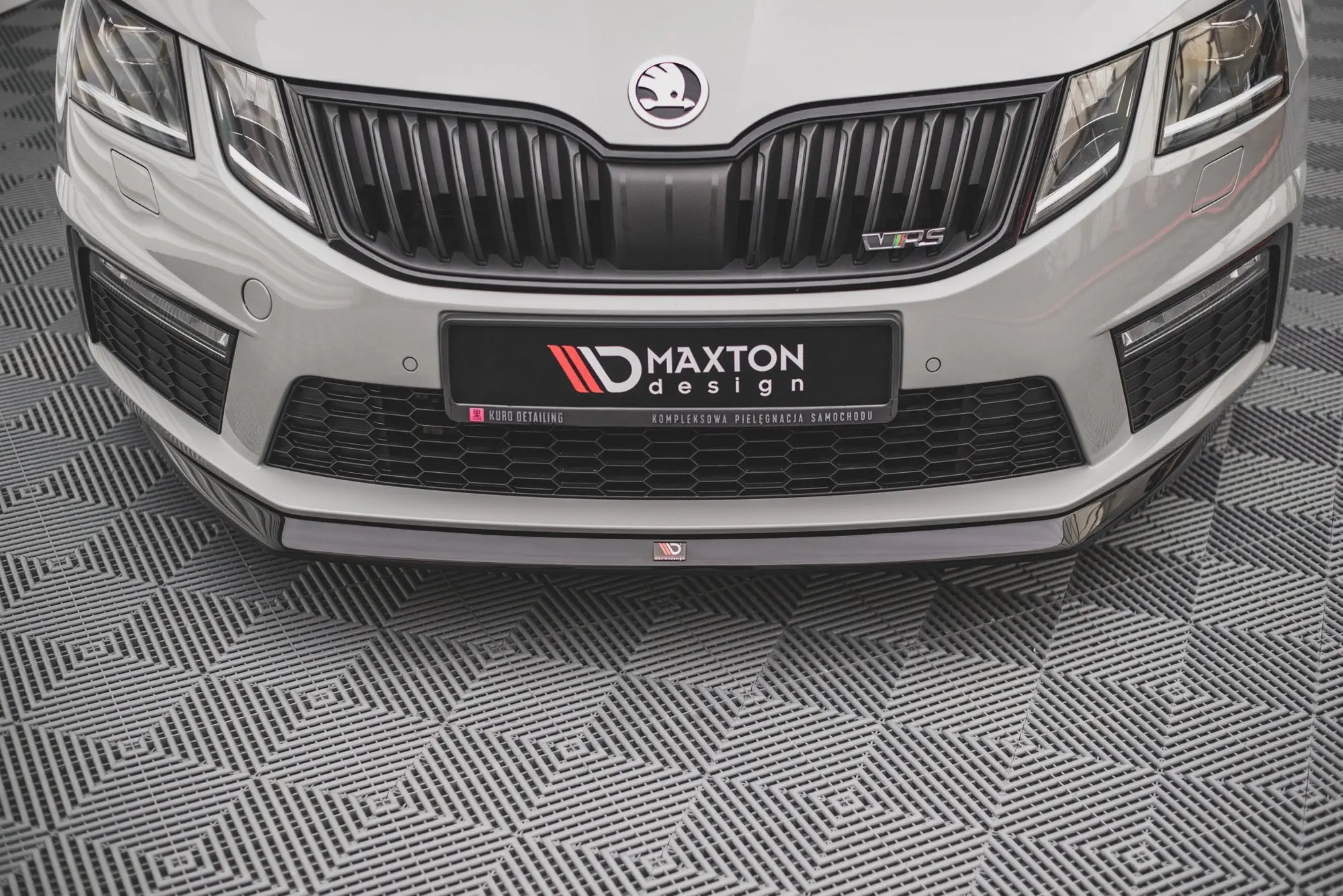 Frontspoiler Skoda Octavia III RS Facelift 2016-2019 | V.1 Glossy Black Edition