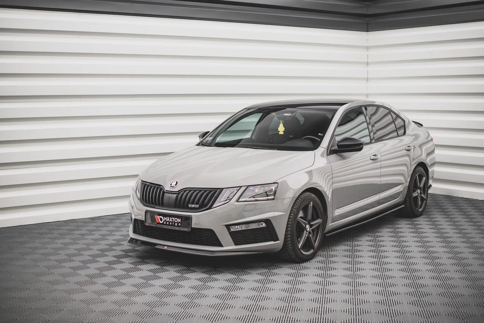 Frontspoiler Skoda Octavia III RS Facelift 2016-2019 | V.1 Glossy Black Edition – bilde 4