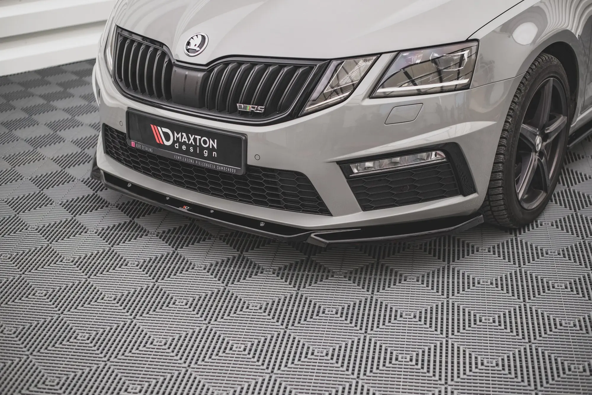 Frontspoiler Skoda Octavia III RS Facelift 2016-2019 | V.3 Glossy Black Edition