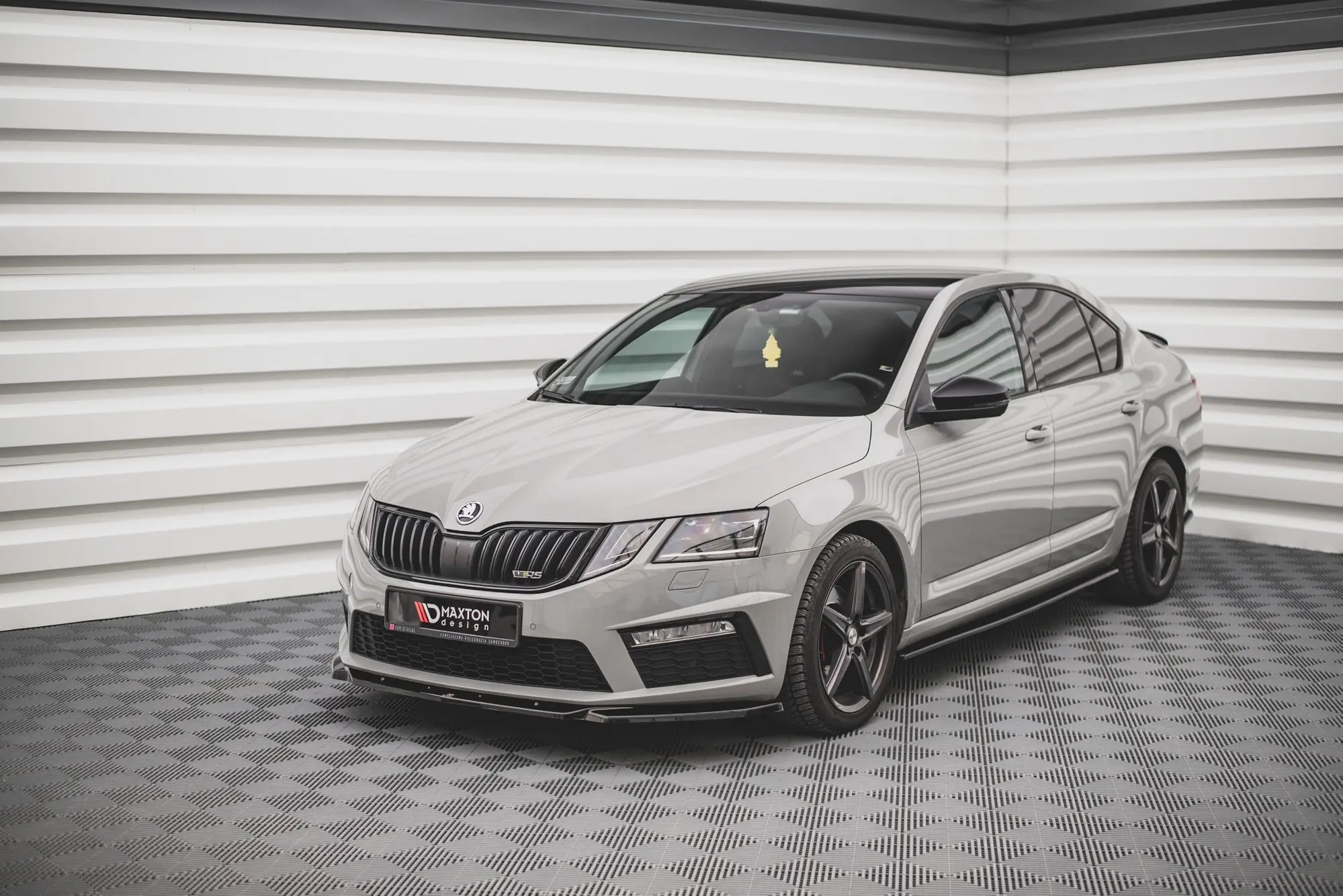 Frontspoiler Skoda Octavia III RS Facelift 2016-2019 | V.3 Glossy Black Edition – bilde 4