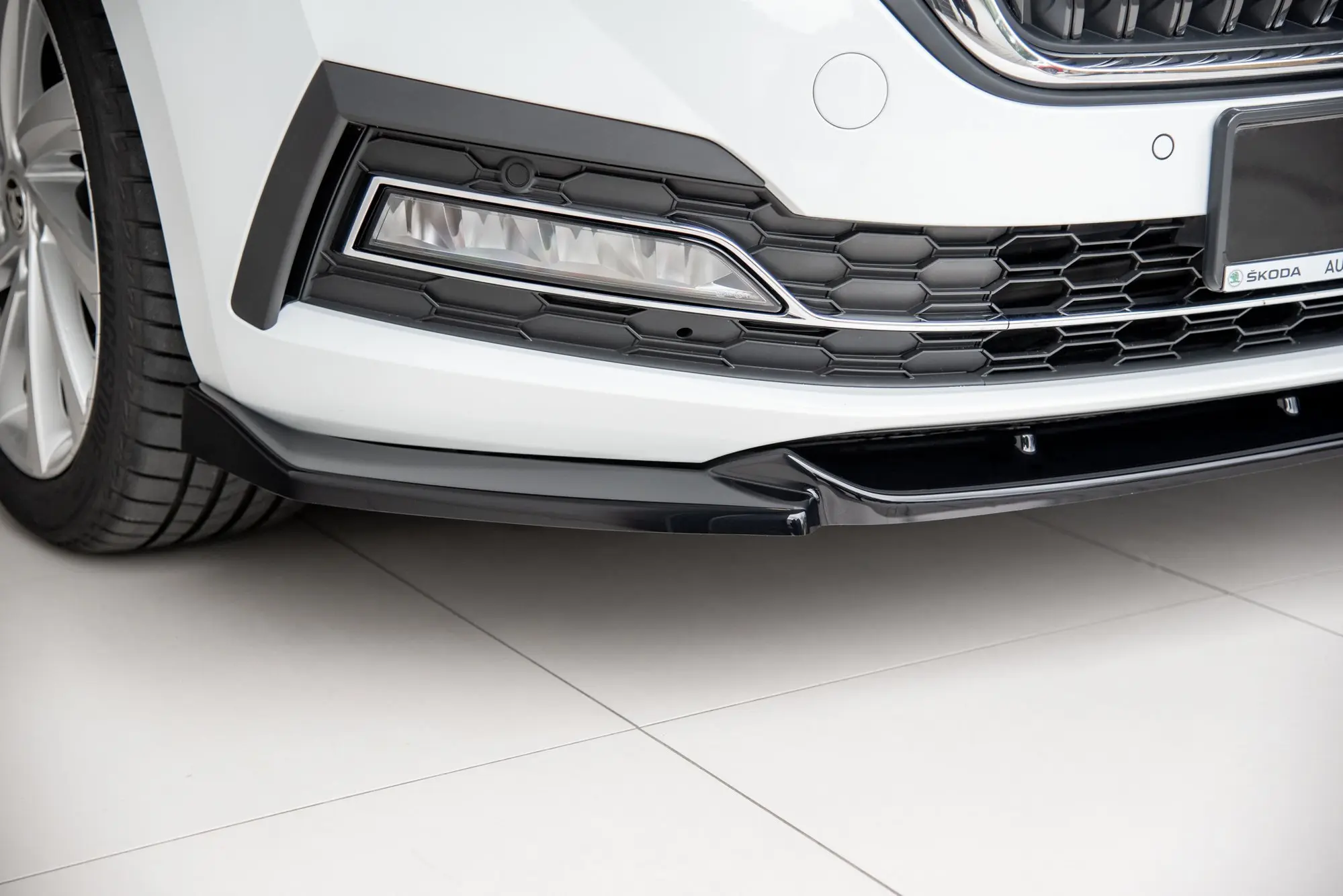 Frontspoiler Skoda Octavia IV 2019-> | V.1 Glossy Black Edition – bilde 5