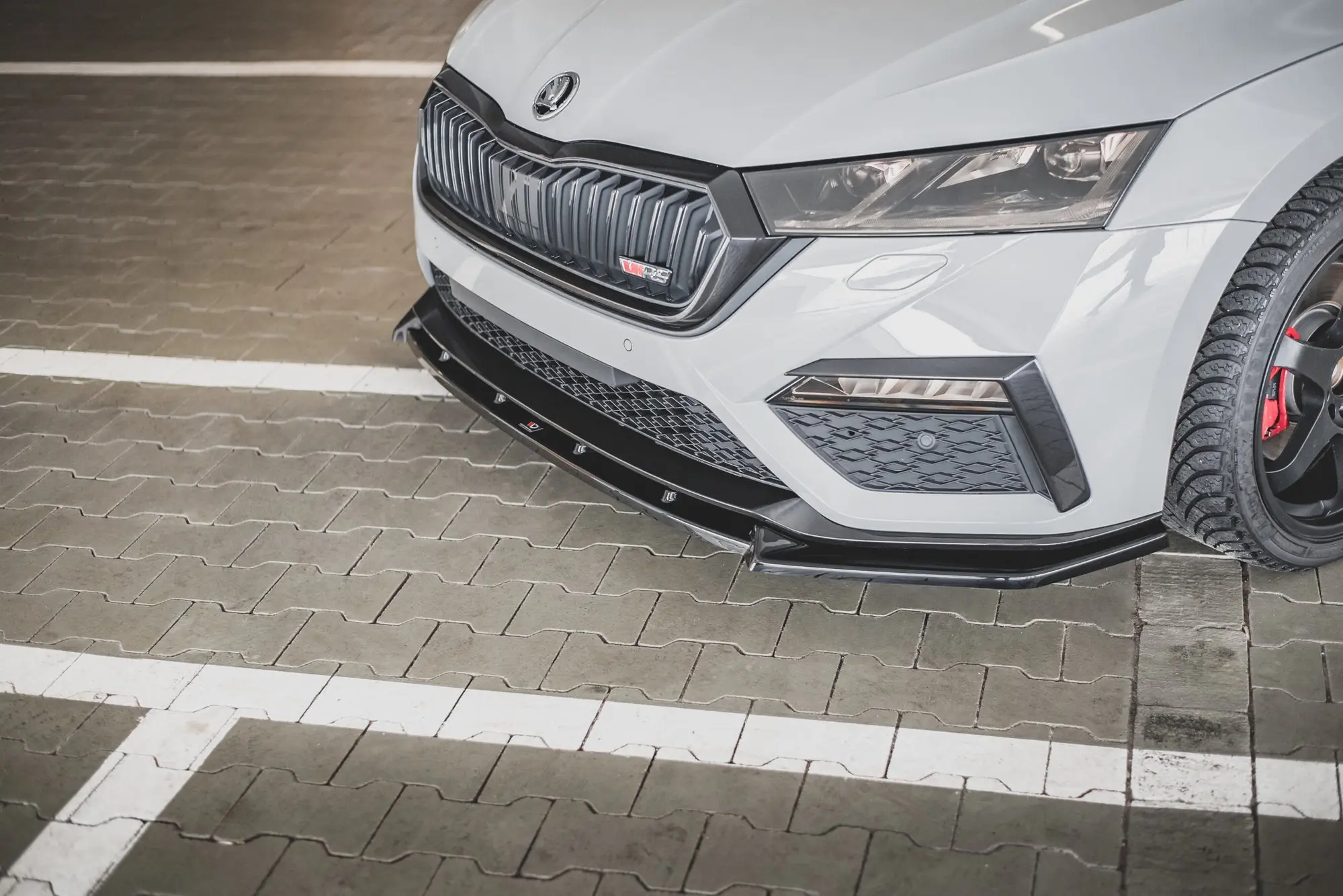 Frontspoiler Skoda Octavia IV RS 2020 -> | V.1 Glossy Black Edition – bilde 3
