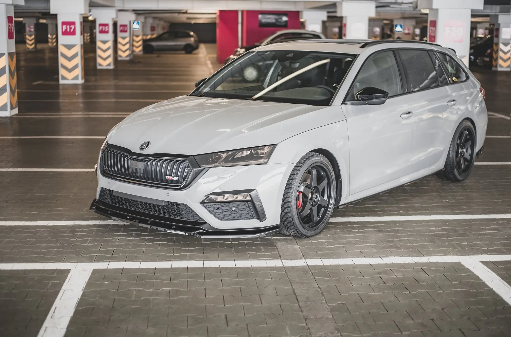 Frontspoiler Skoda Octavia IV RS 2020-> | V.3 Glossy Black Edition – bilde 5