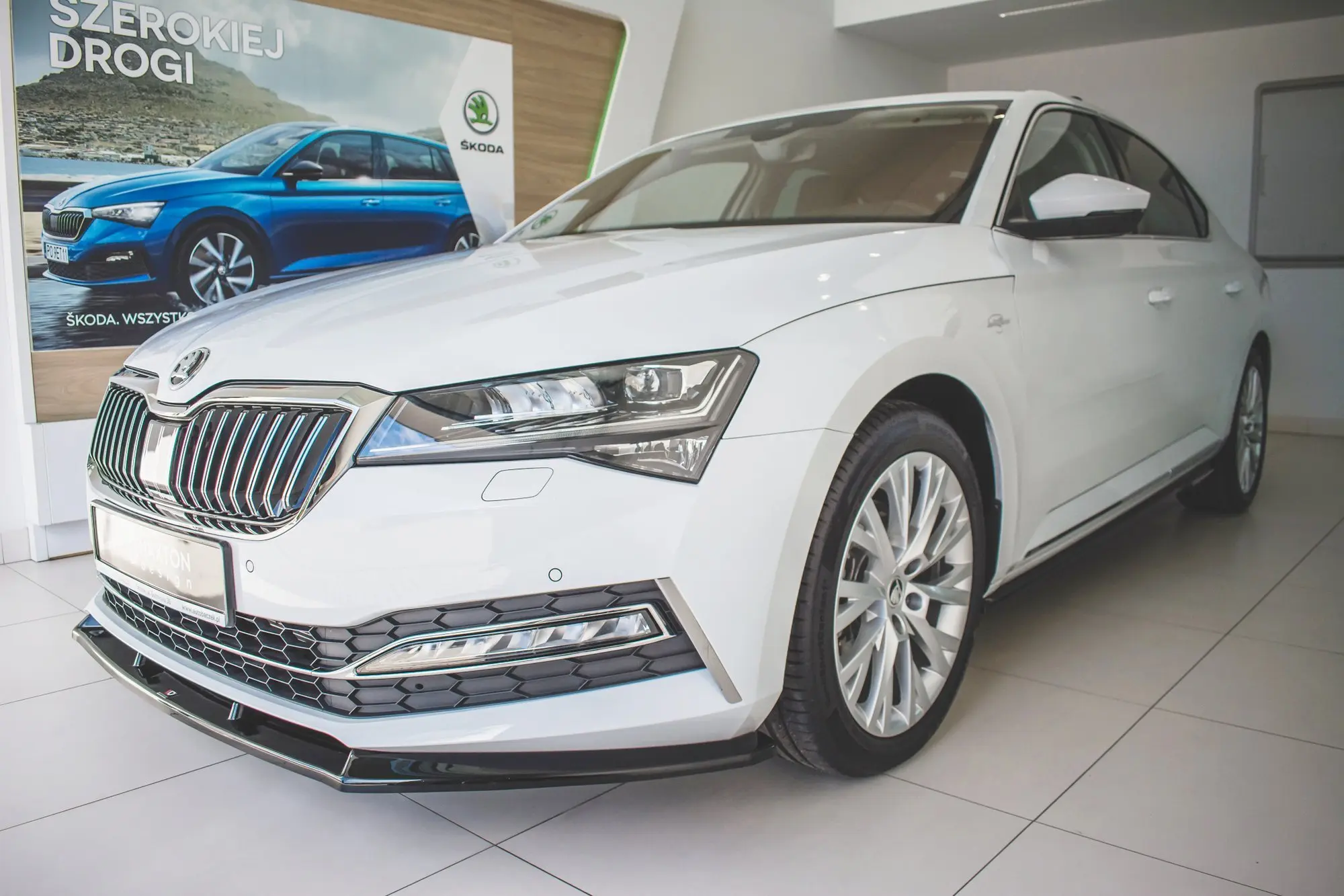 Frontspoiler Skoda Superb III Facelift 2019 - 2024 | V.2 Glossy Black Edition – bilde 5