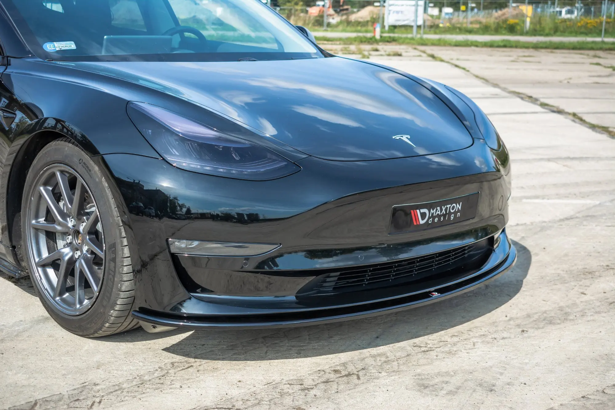 Frontspoiler Tesla Model 3 2017 - 2023 | Glossy Black Edition – bilde 2