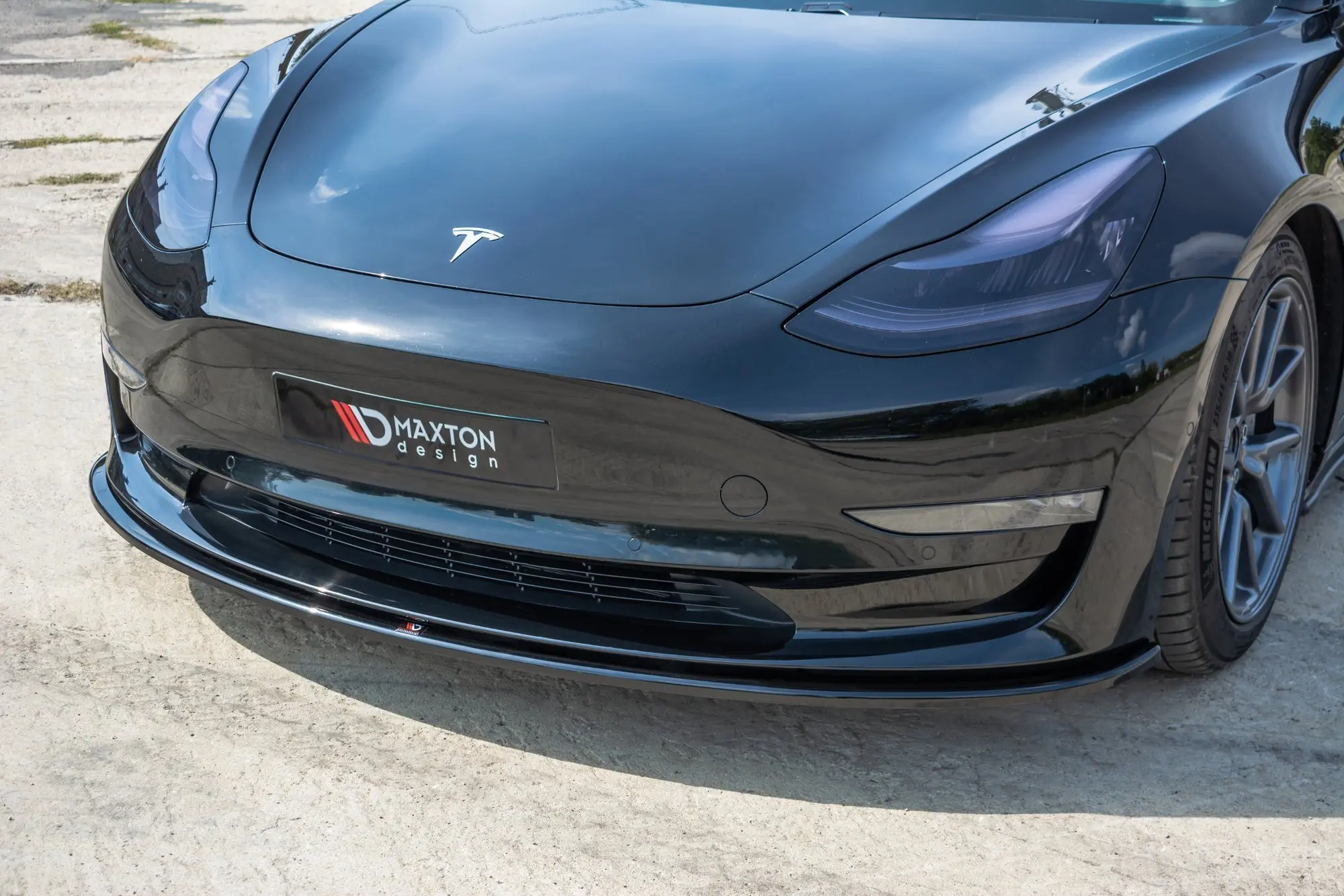 Frontspoiler Tesla Model 3 2017 - 2023 | Glossy Black Edition – bilde 4