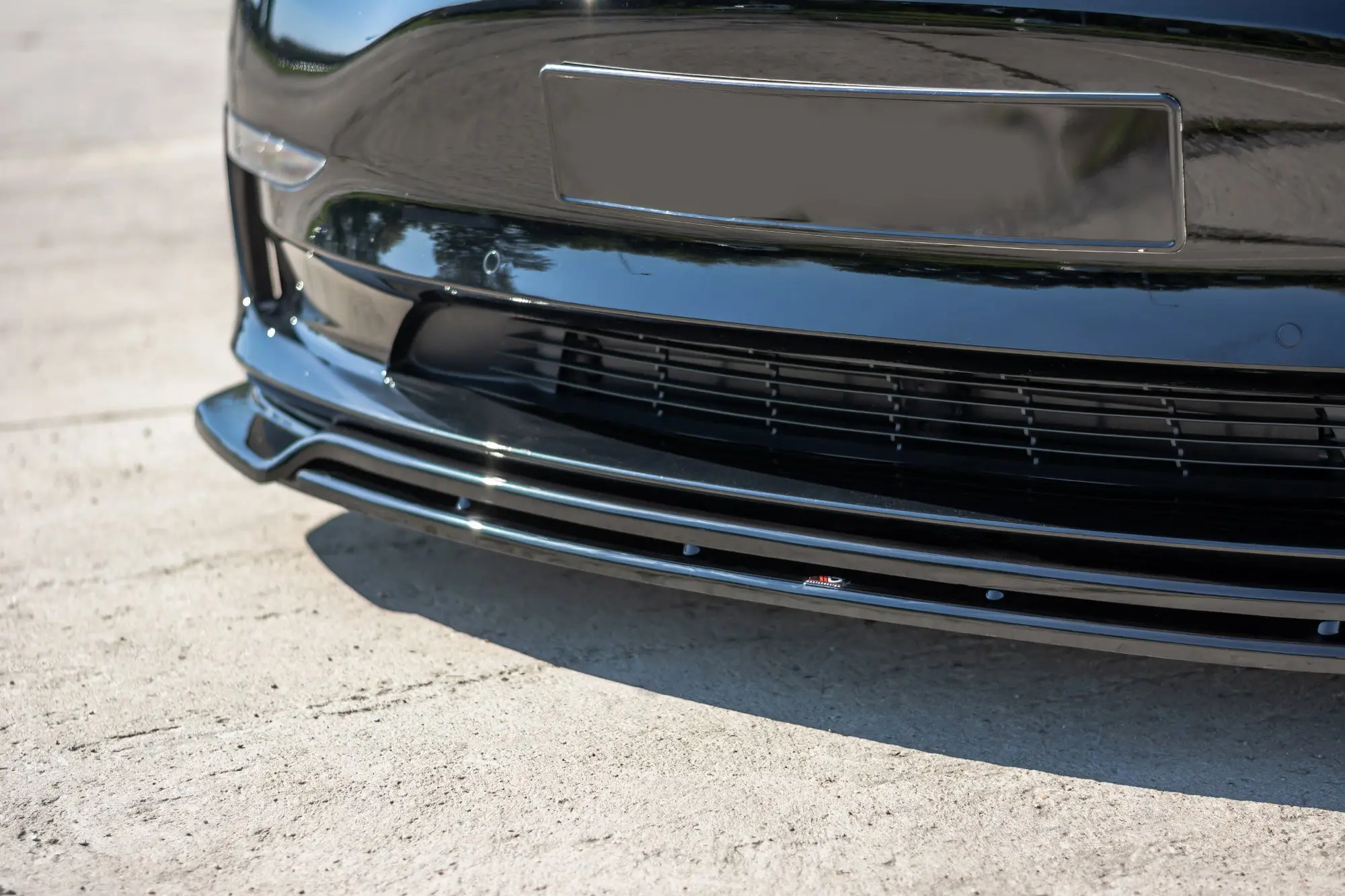 Frontspoiler Tesla Model 3 2017 - 2023 | V.2 Glossy Black Edition – bilde 4