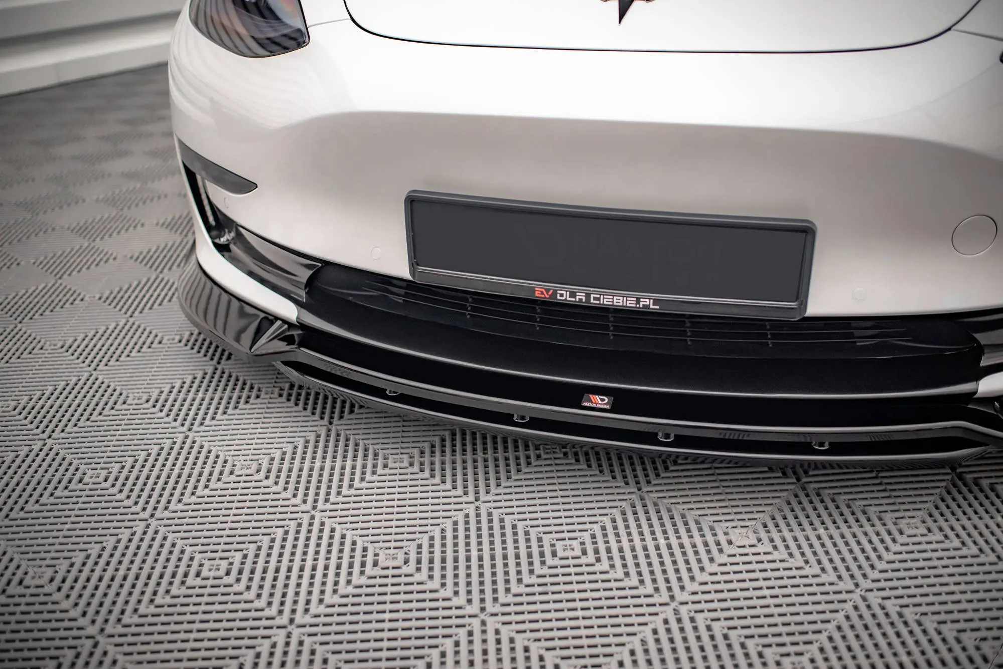 Frontspoiler Tesla Model 3 2017 - 2023 | V.3 Glossy Black Edition