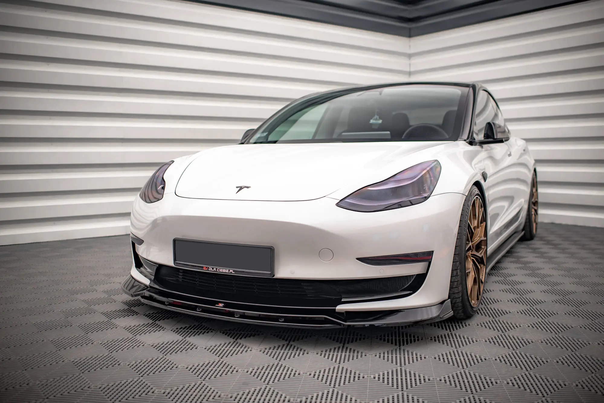 Frontspoiler Tesla Model 3 2017 - 2023 | V.3 Glossy Black Edition – bilde 2