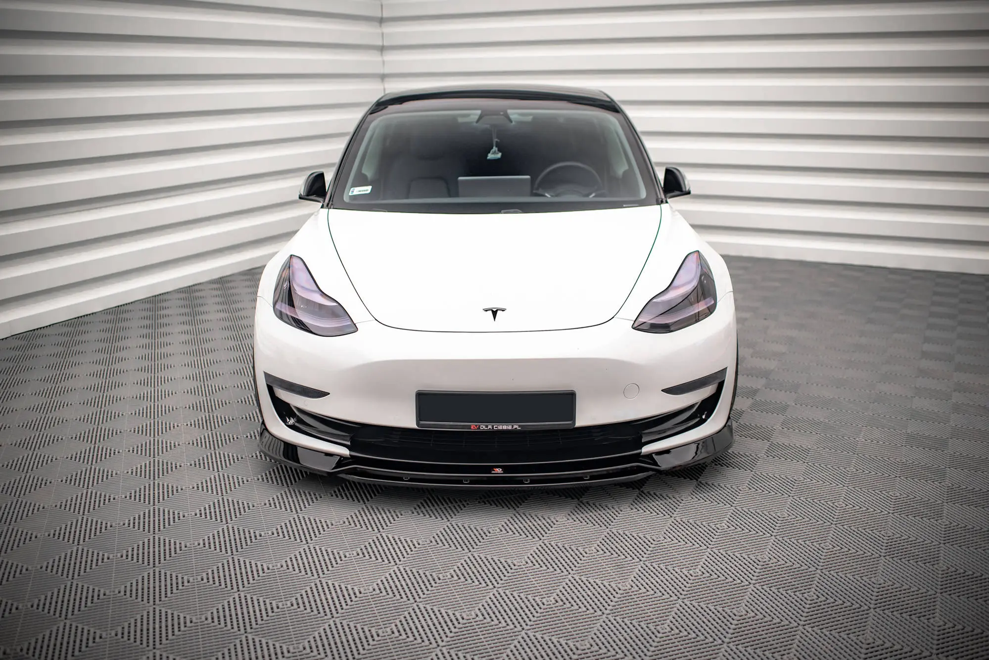 Frontspoiler Tesla Model 3 2017 - 2023 | V.3 Glossy Black Edition – bilde 3