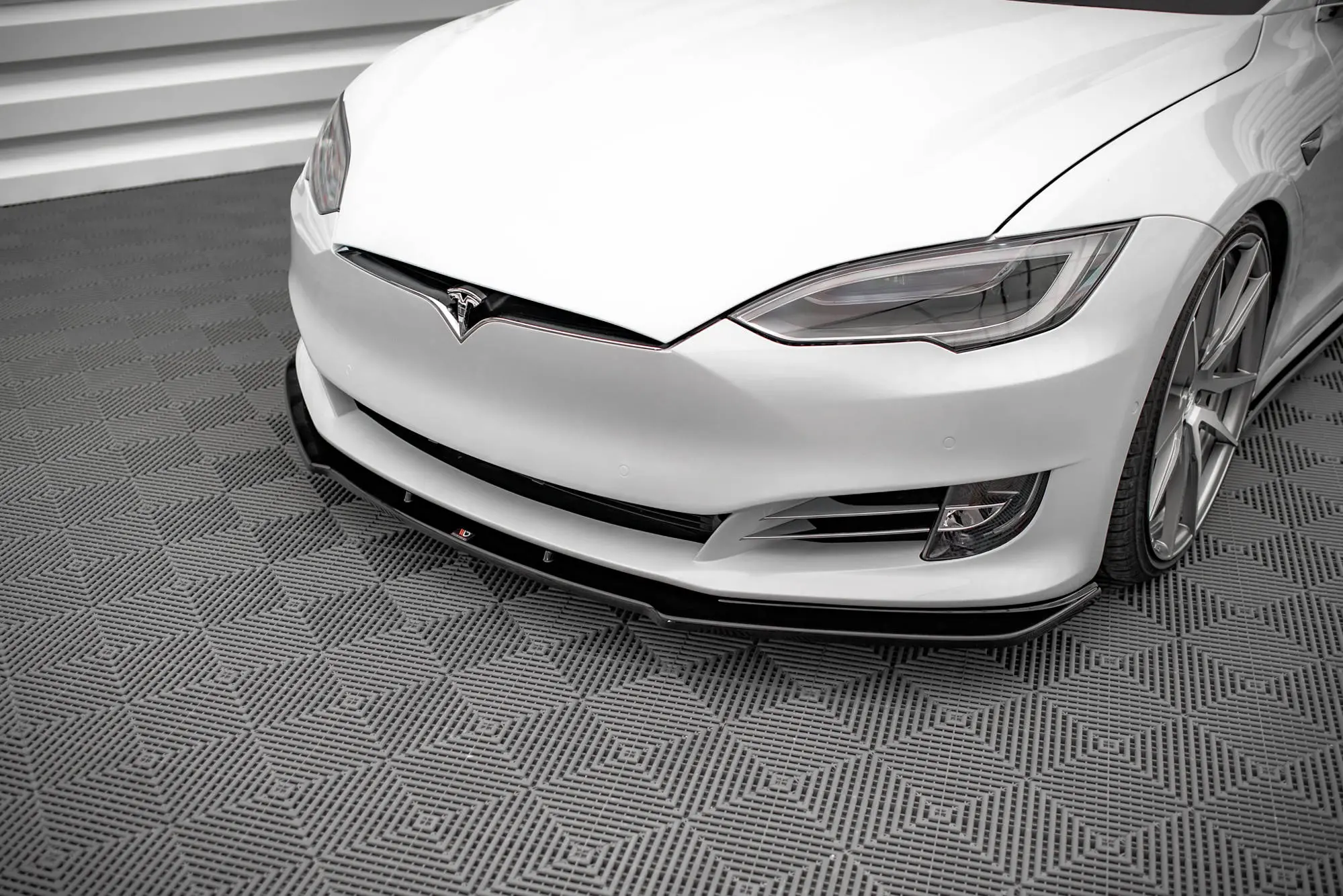 Frontspoiler Tesla Model S 2016 - 2021 | V.1 Glossy Black Edition – bilde 3